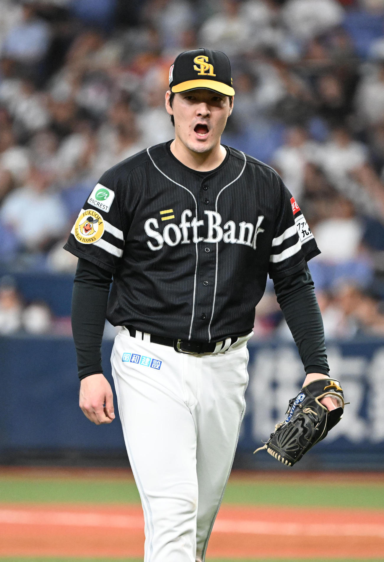 オリックス対ソフトバンク　7回裏オリックス2死一、二塁、西川を左飛に打ち取り声を上げる有原（撮影・和賀正仁）