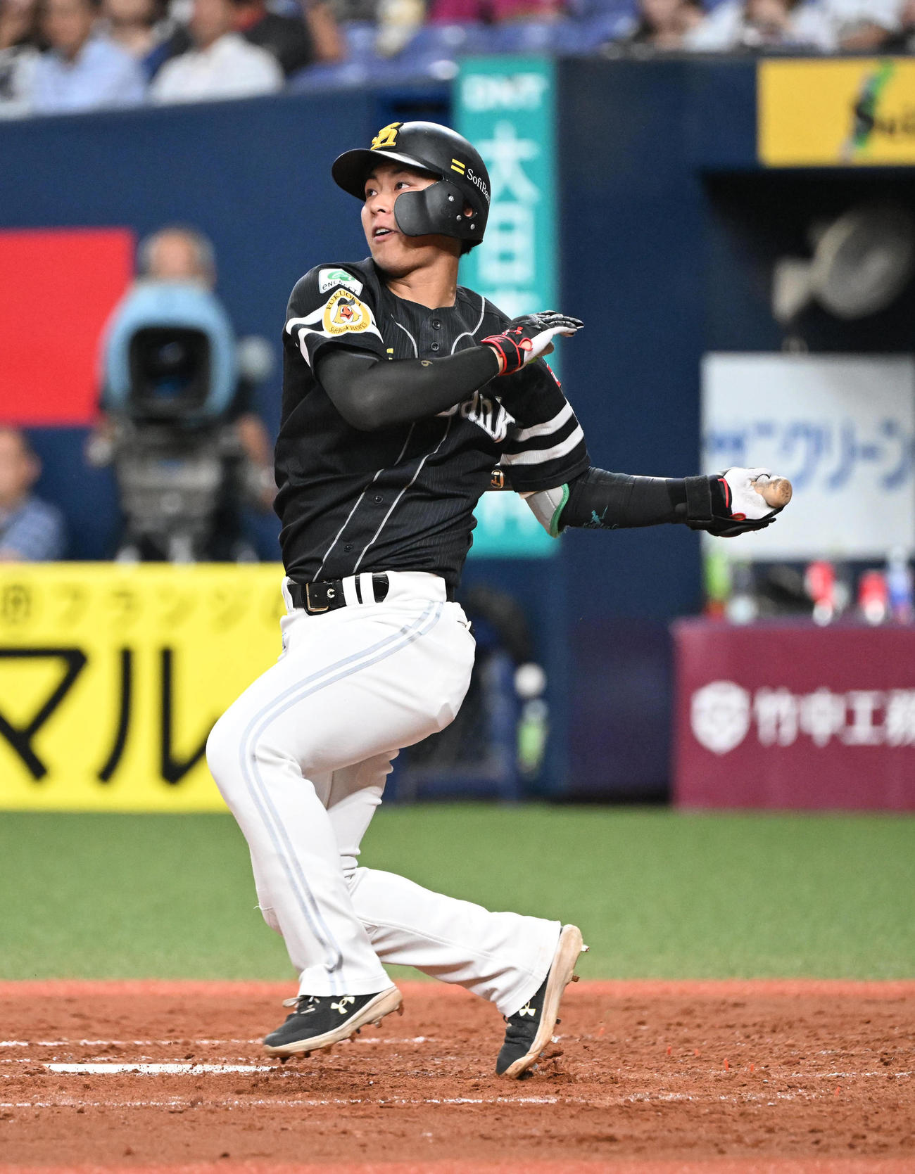 オリックス対ソフトバンク　3回表ソフトバンク1死二塁、左前適時打を放つ今宮（撮影・和賀正仁）