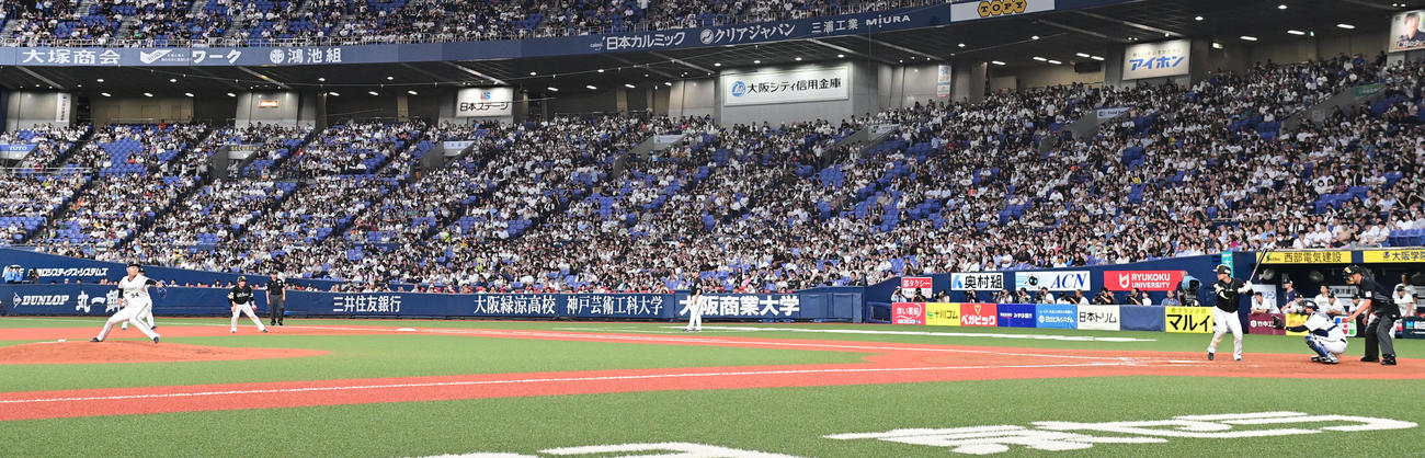 オリックス対ソフトバンク　8回表ソフトバンク2死一、二塁、対決するソフトバンク川瀬晃（右）と川瀬堅斗の兄弟（撮影・和賀正仁）