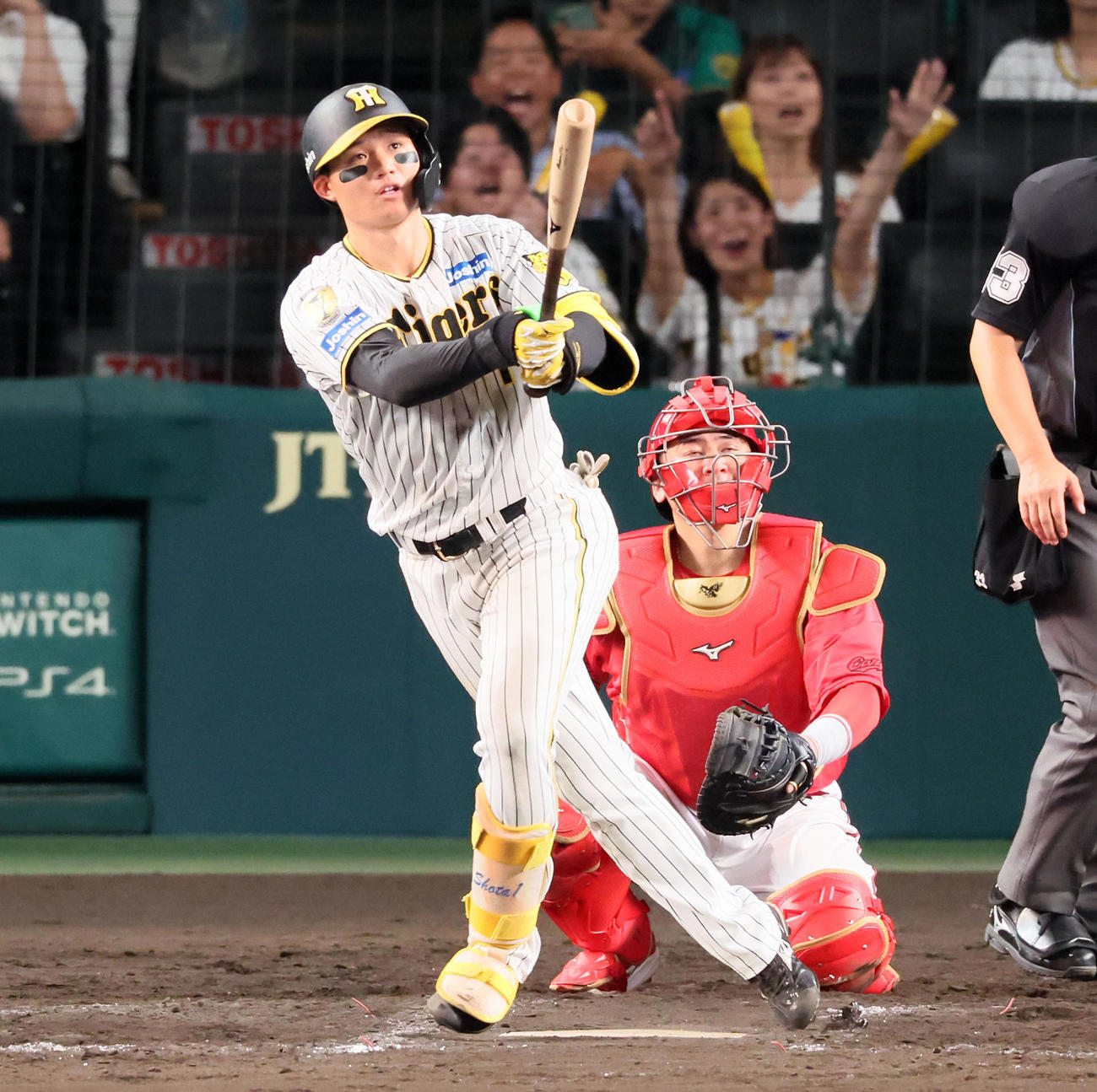 阪神対広島　7回裏阪神2死、森下は左越えソロ本塁打を放つ（撮影・加藤哉）
