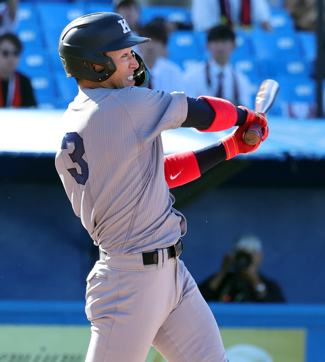 慶大対立大　4回表慶大1死、左飛に倒れる清原（撮影・野上伸悟）