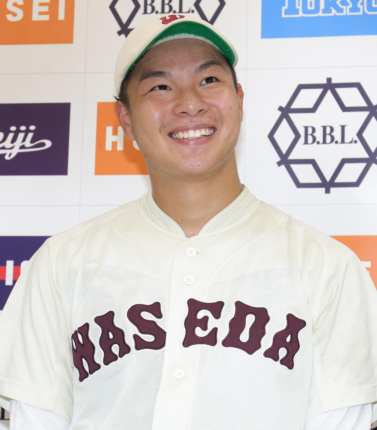 早大対東大　会見で笑顔を見せる早大・田和（撮影・野上伸悟）