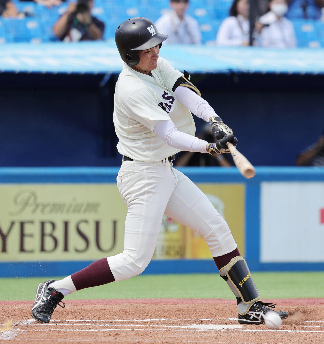 早大対東大　1回表早大1死、二塁内野安打を放つ山県（撮影・野上伸悟）