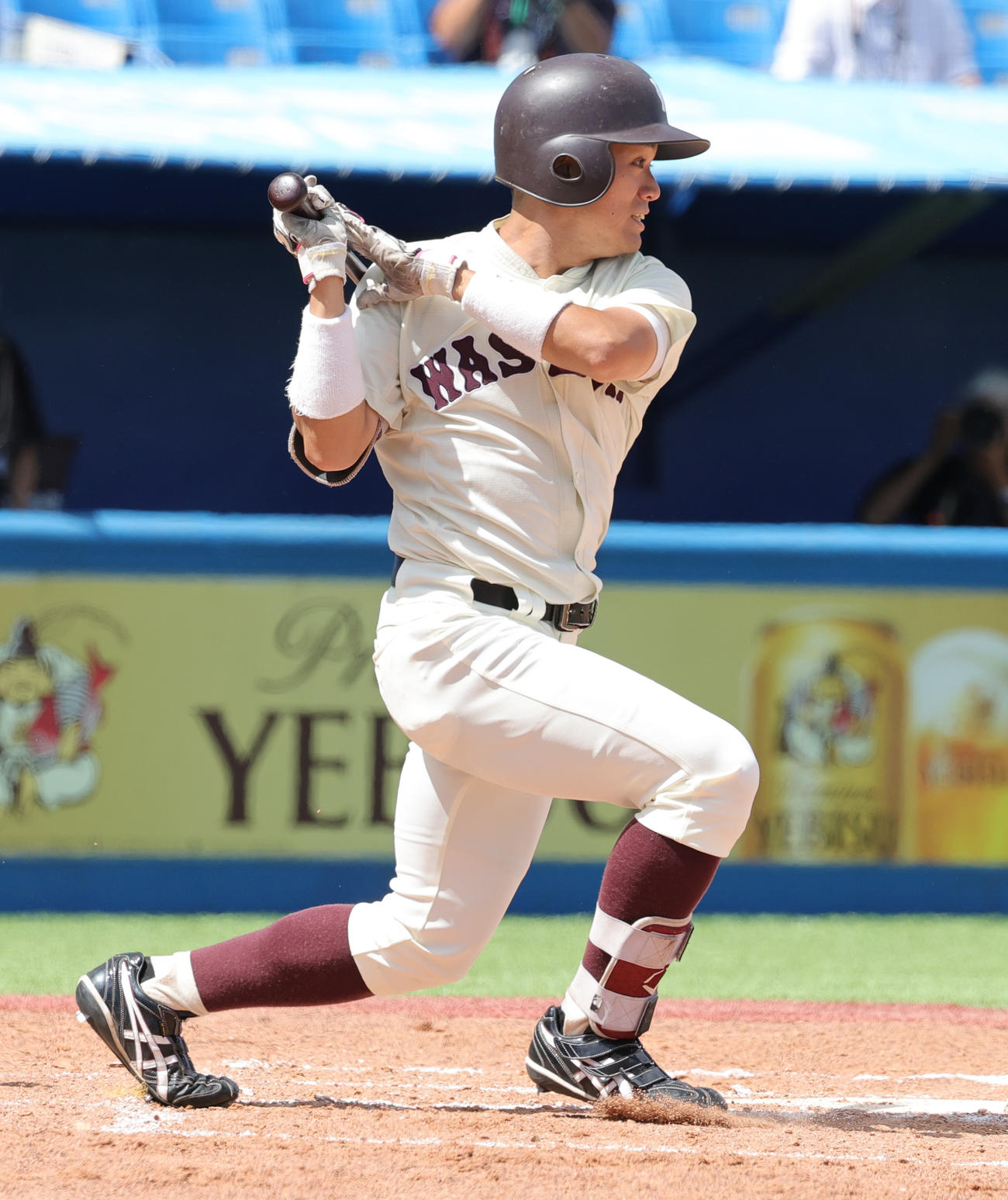 早大対東大　2回表早大2死三塁、先制中前適時打を放つ石郷岡（撮影・野上伸悟）