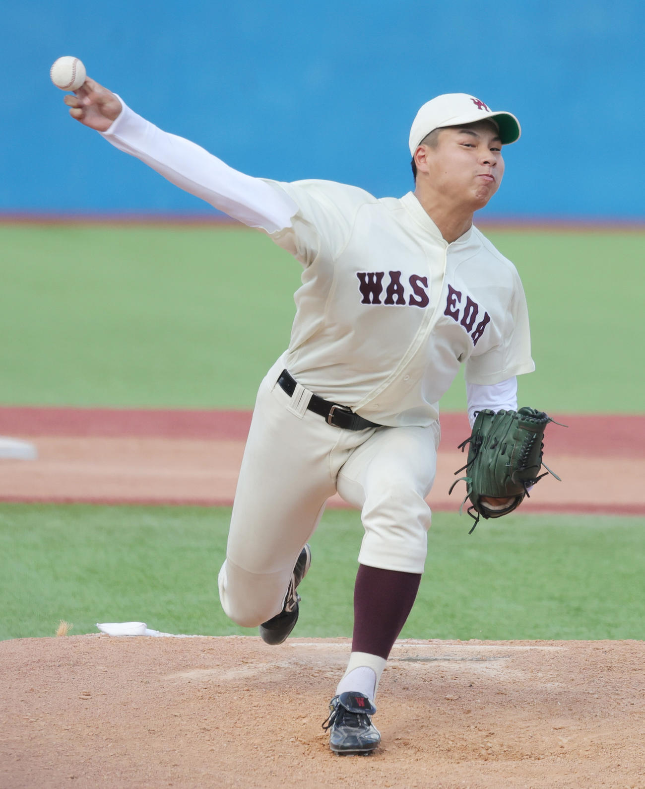 早大対東大　力投する早大・田和（撮影・野上伸悟）