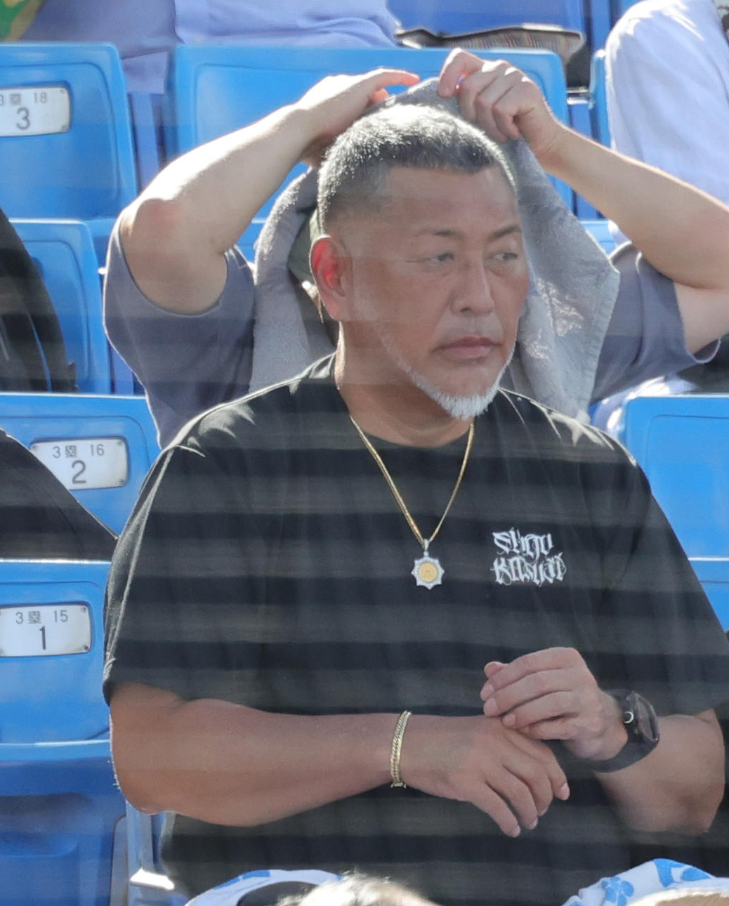 慶大対立大　観戦する清原和博氏（撮影・野上伸悟）
