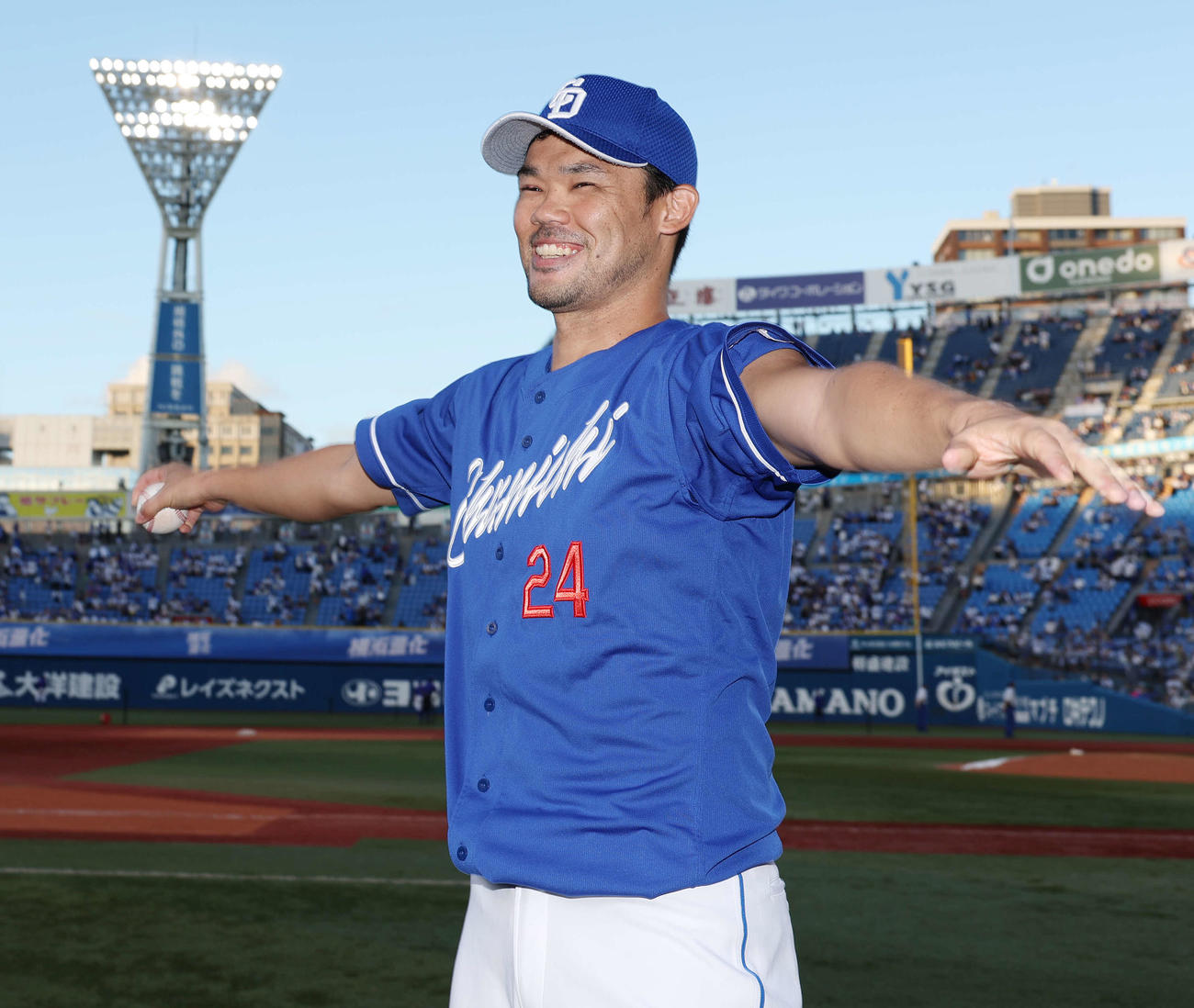 DeNA対中日　勝利した中日福谷は笑顔を見せる（撮影・宮地輝）