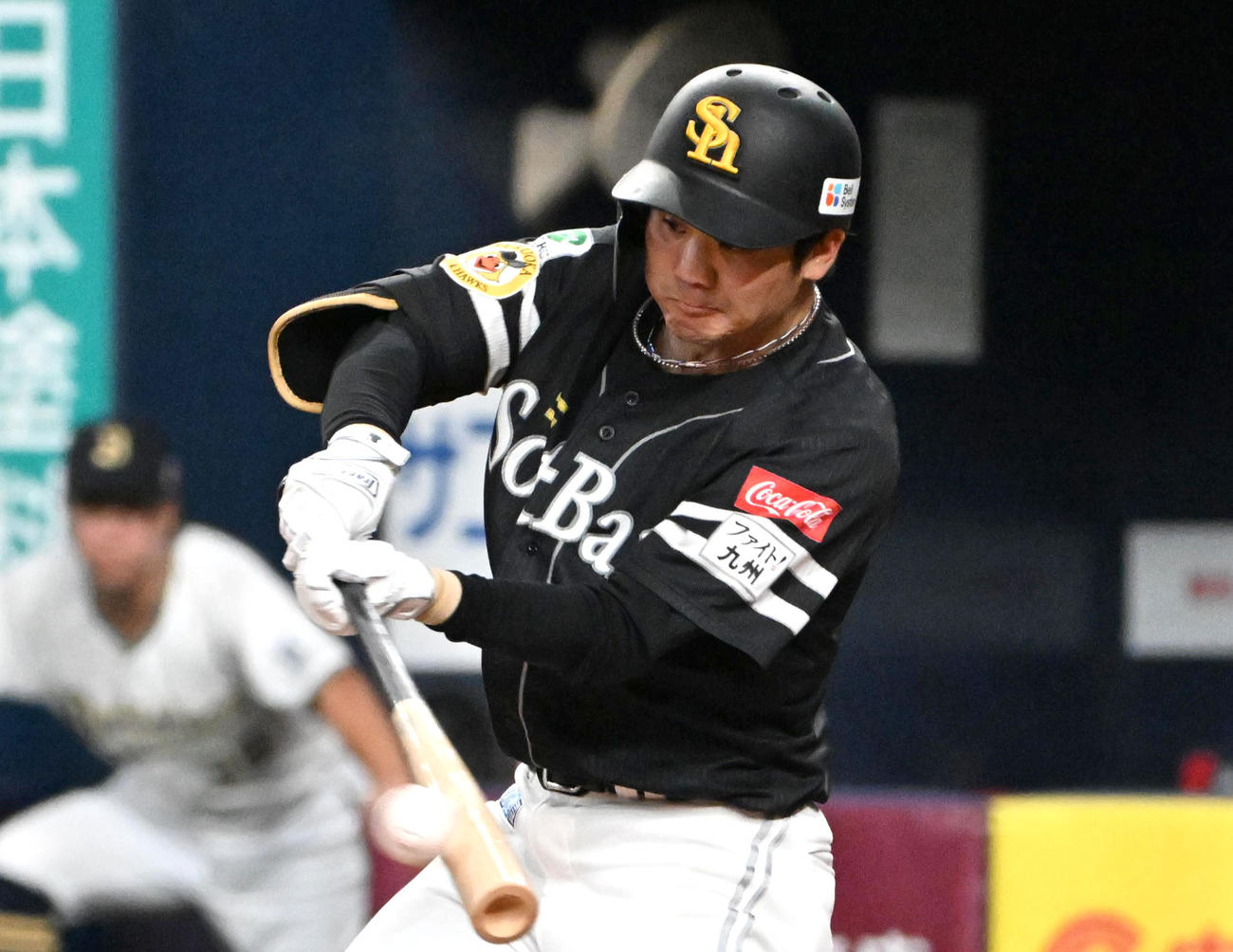 オリックス対ソフトバンク　6回表ソフトバンク1死満塁、緒方は適時三塁打を放つ（撮影・石井愛子）