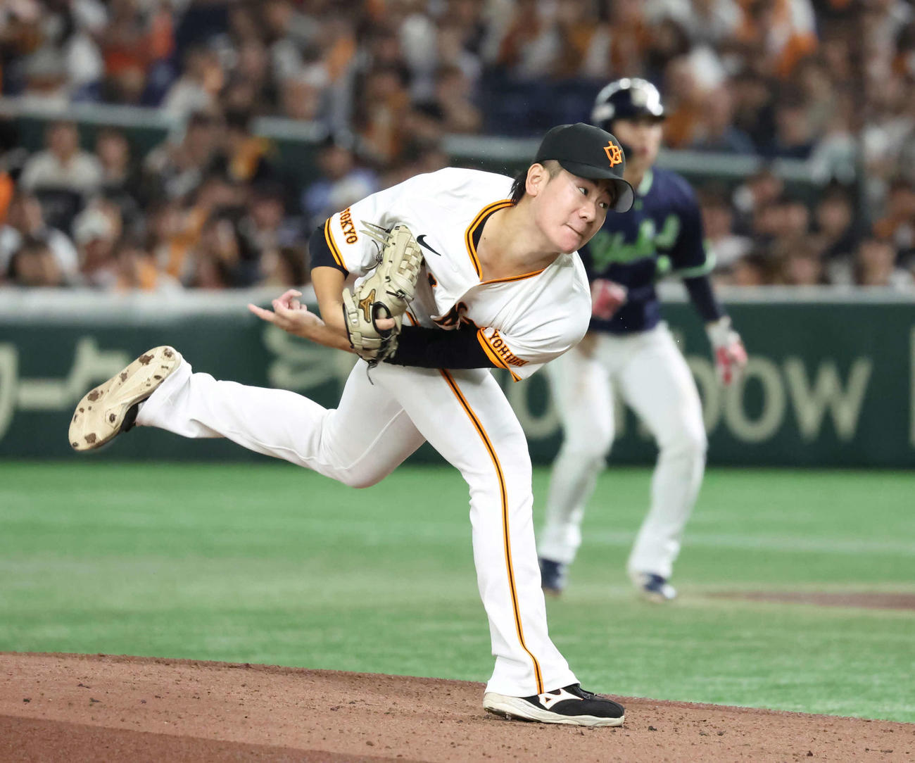 巨人対ヤクルト　力投する巨人先発井上（撮影・丹羽敏通）