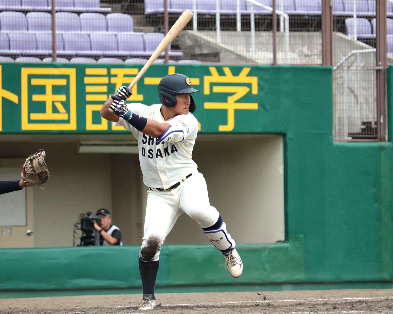 龍谷大との1回戦　打席で構える、大商大・渡部（撮影・中島麗）