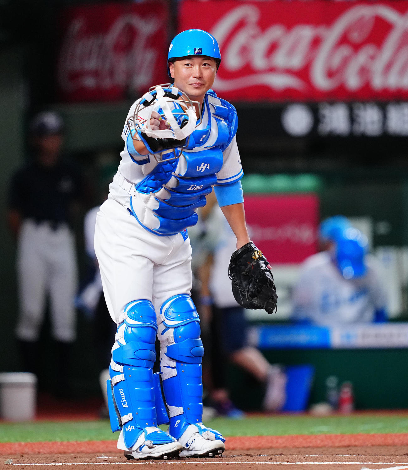 西武対ロッテ　守備位置に就く西武岡田（撮影・垰建太）