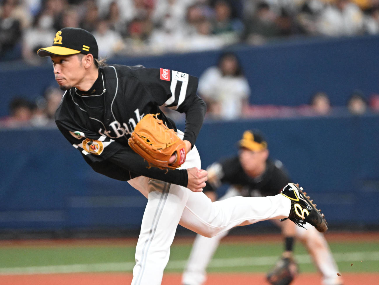 オリックス対ソフトバンク　8回に登板するソフトバンク又吉（撮影・和賀正仁）