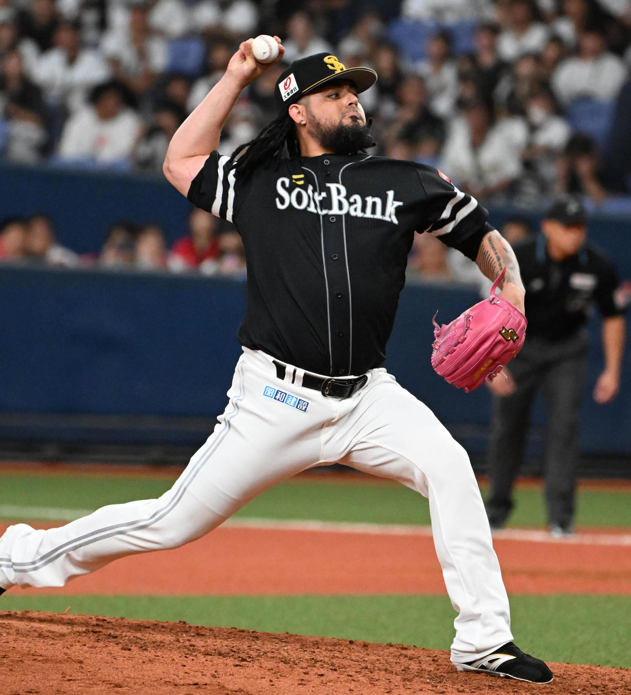 オリックス対ソフトバンク　ソフトバンク4番手のオスナ（撮影・石井愛子）