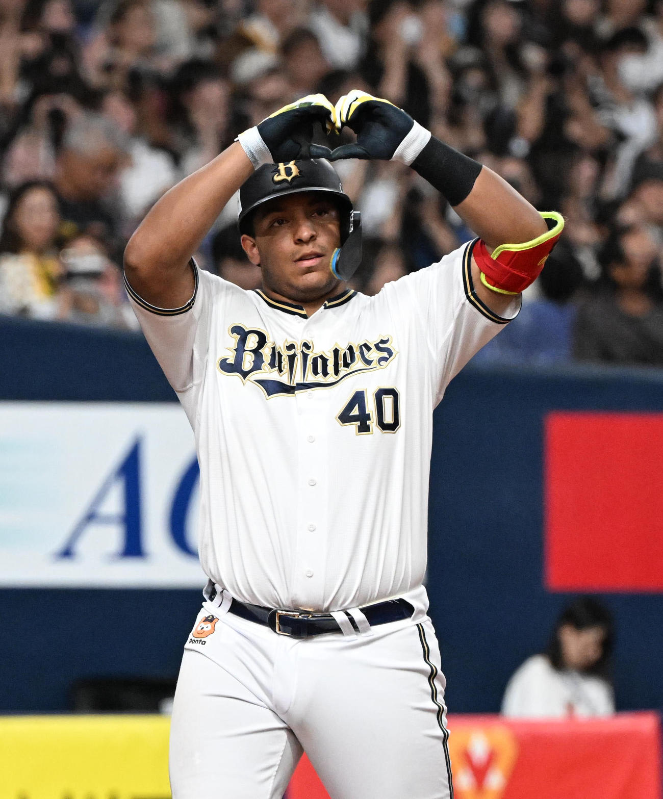 オリックス対ソフトバンク　7回裏オリックス無死、左越え本塁打を放ち生還するセデーニョ（撮影・和賀正仁）