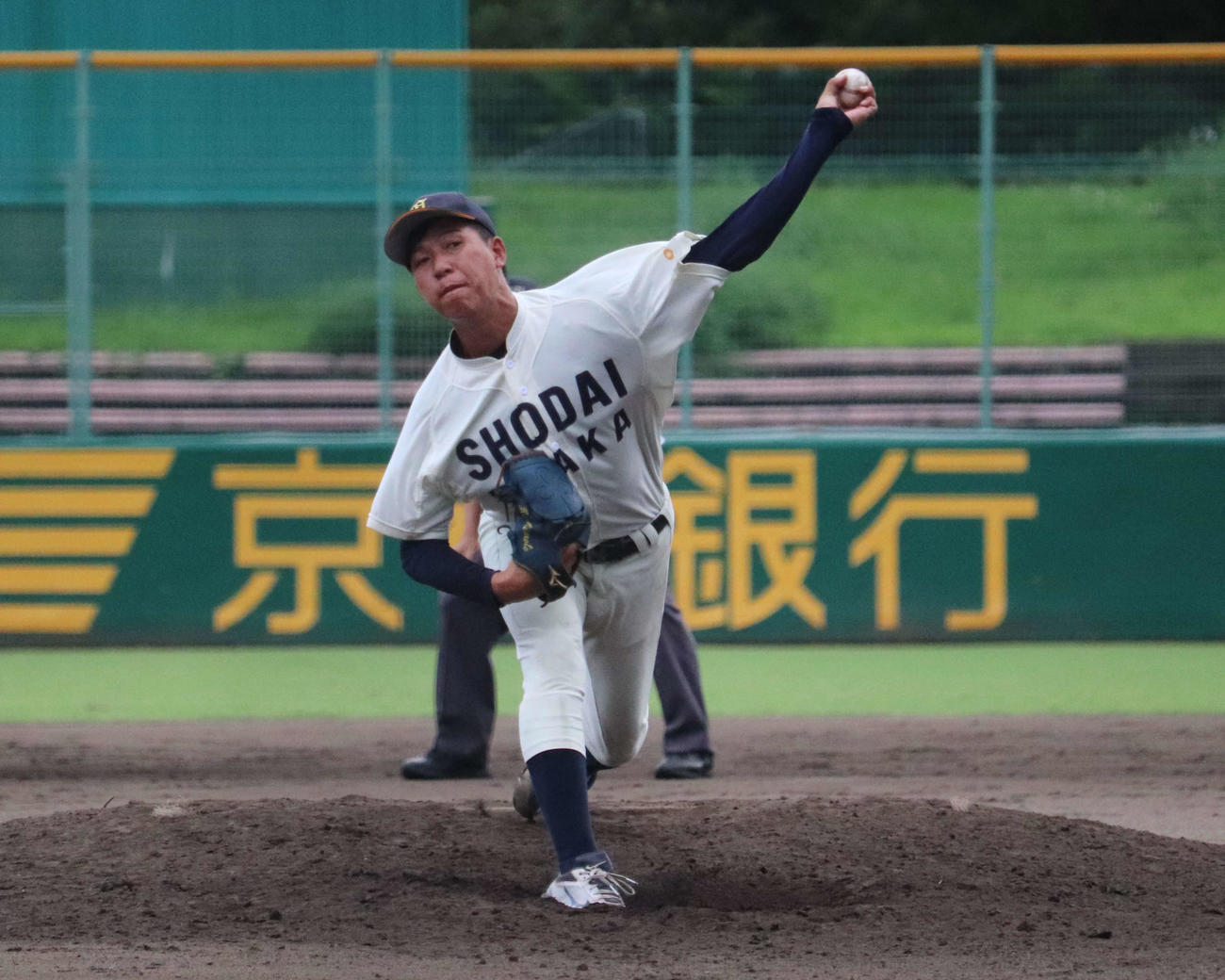 龍谷大との1回戦　2回無失点で好救援した、大商大・橋本（撮影・中島麗）