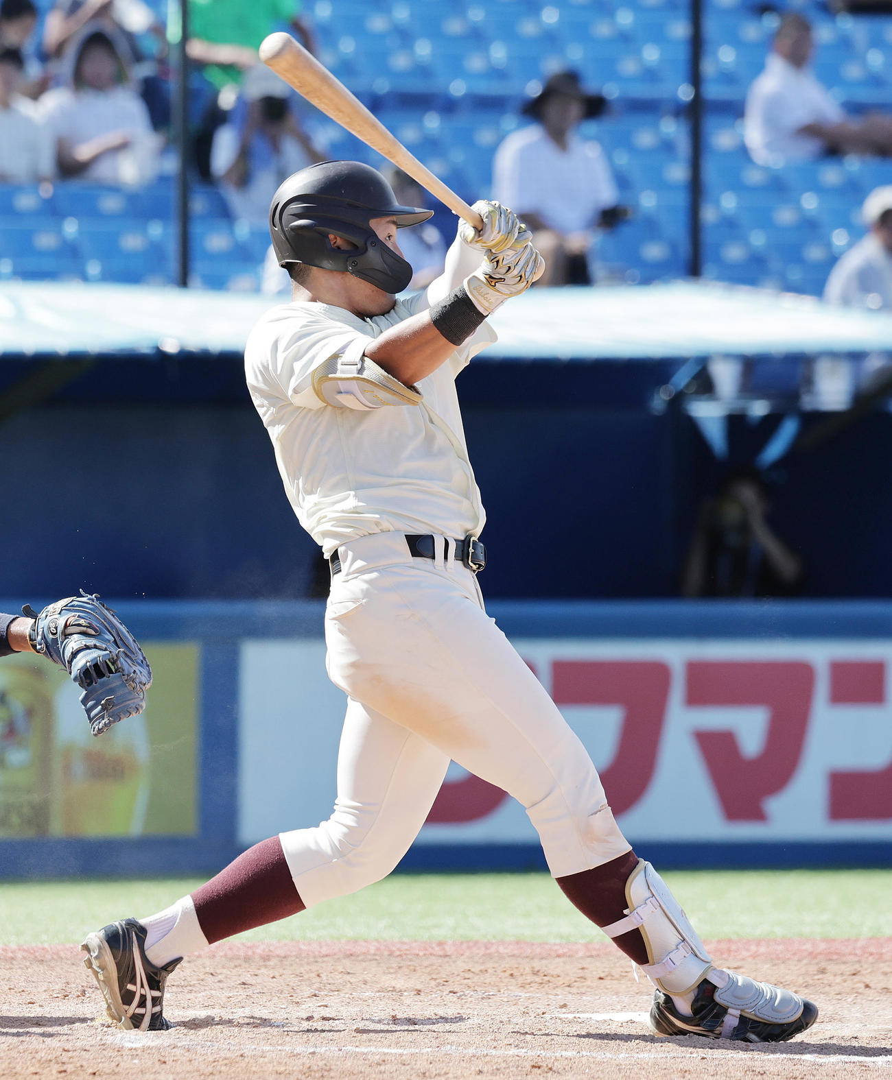 東大対早大　2回裏早大1死二塁、右越え2点本塁打を放つ吉納（撮吉納翼影・野上伸悟）