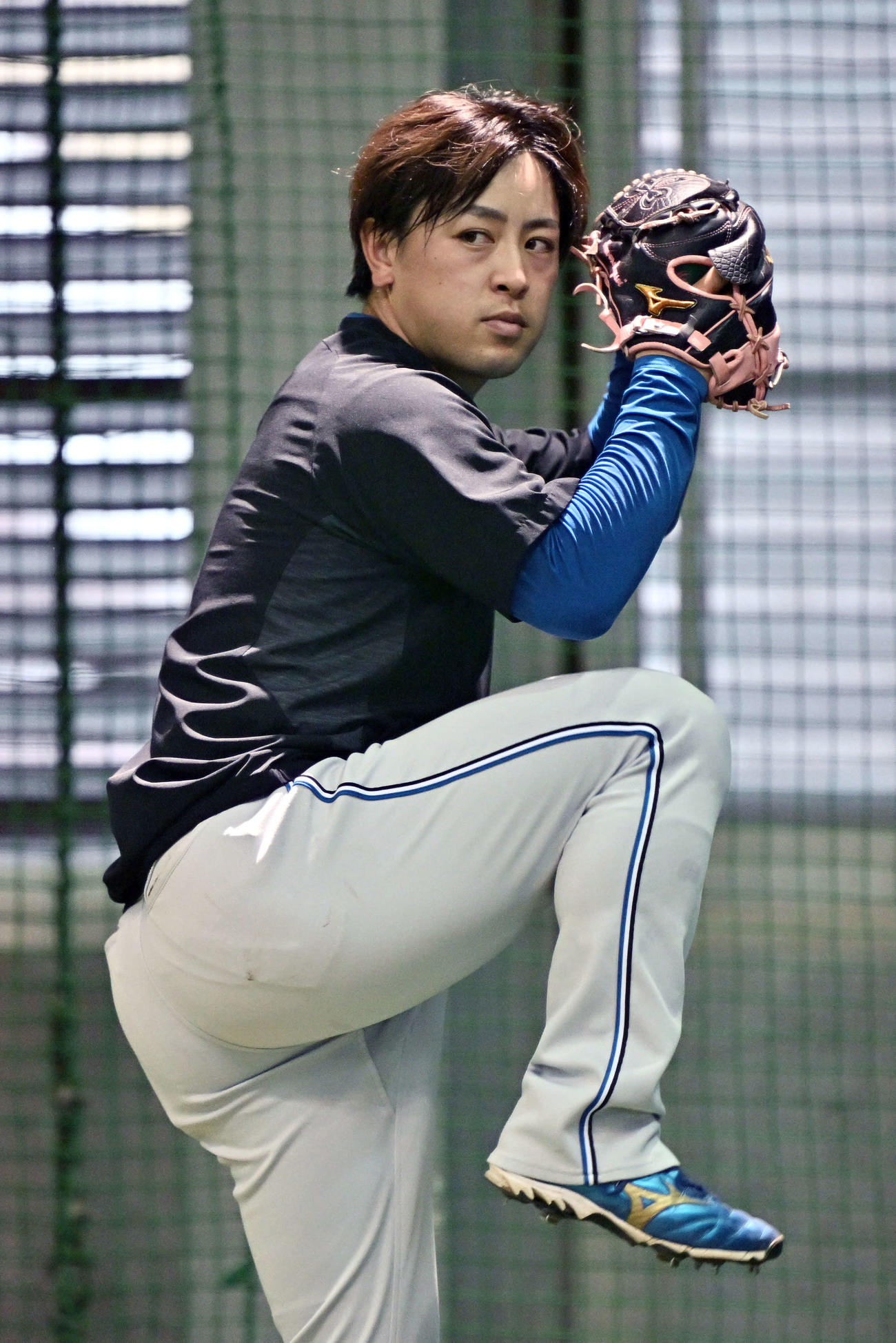 楽天対日本ハム　室内練習場で調整する日本ハム河野（撮影・滝沢徹郎）