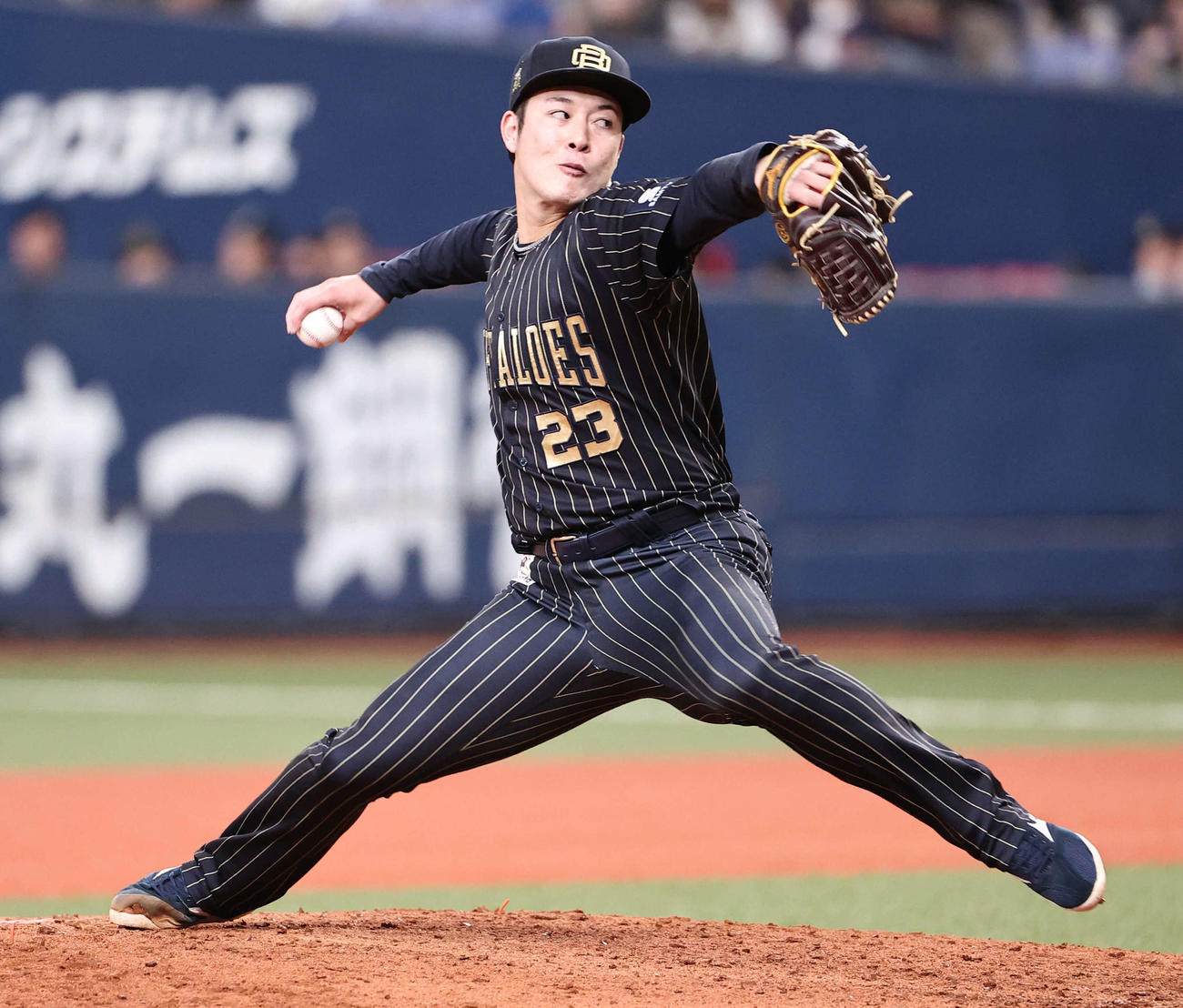 オリックス対ソフトバンク　11回から登板のオリックス4番手吉田（撮影・西尾就之）