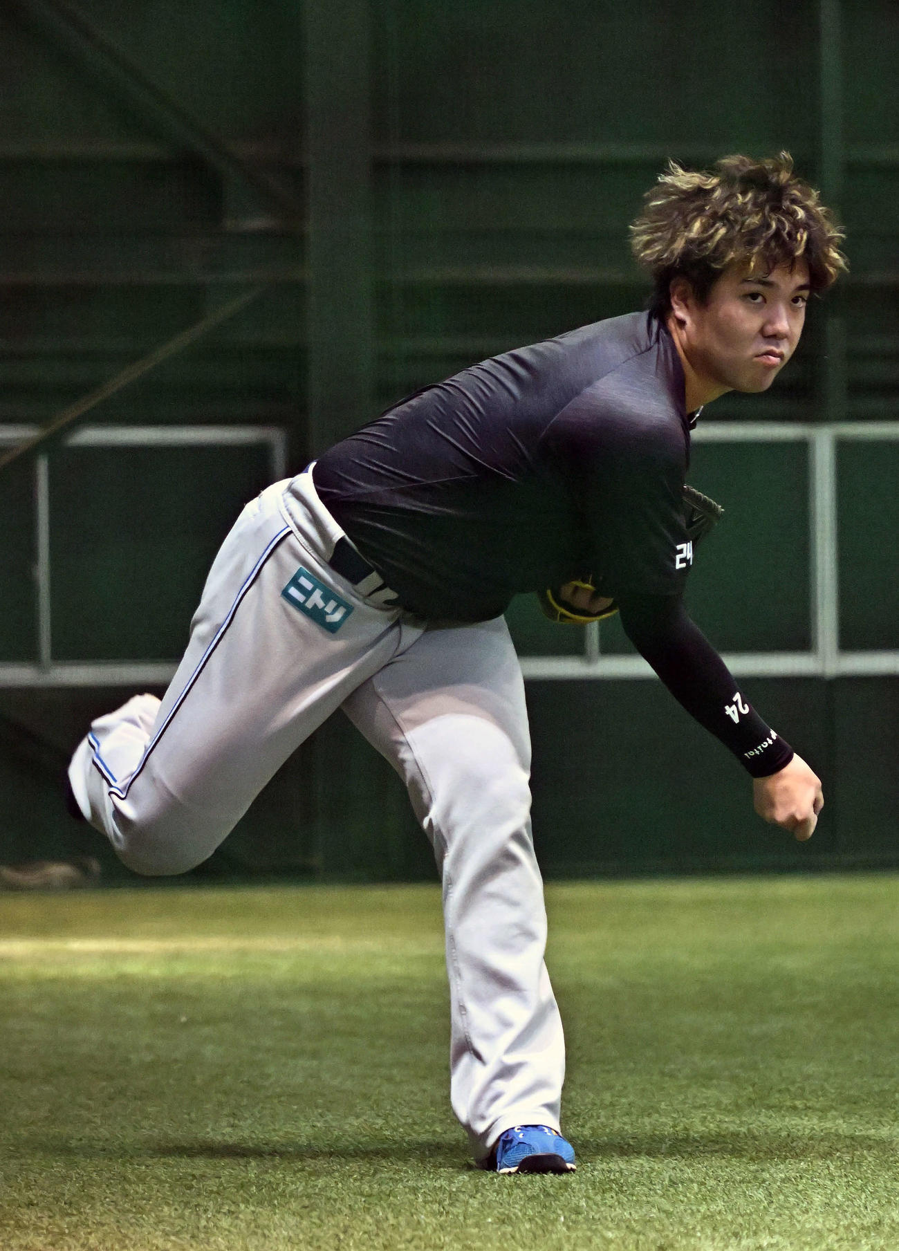 楽天対日本ハム　室内練習場で調整する日本ハム金村（撮影・滝沢徹郎）