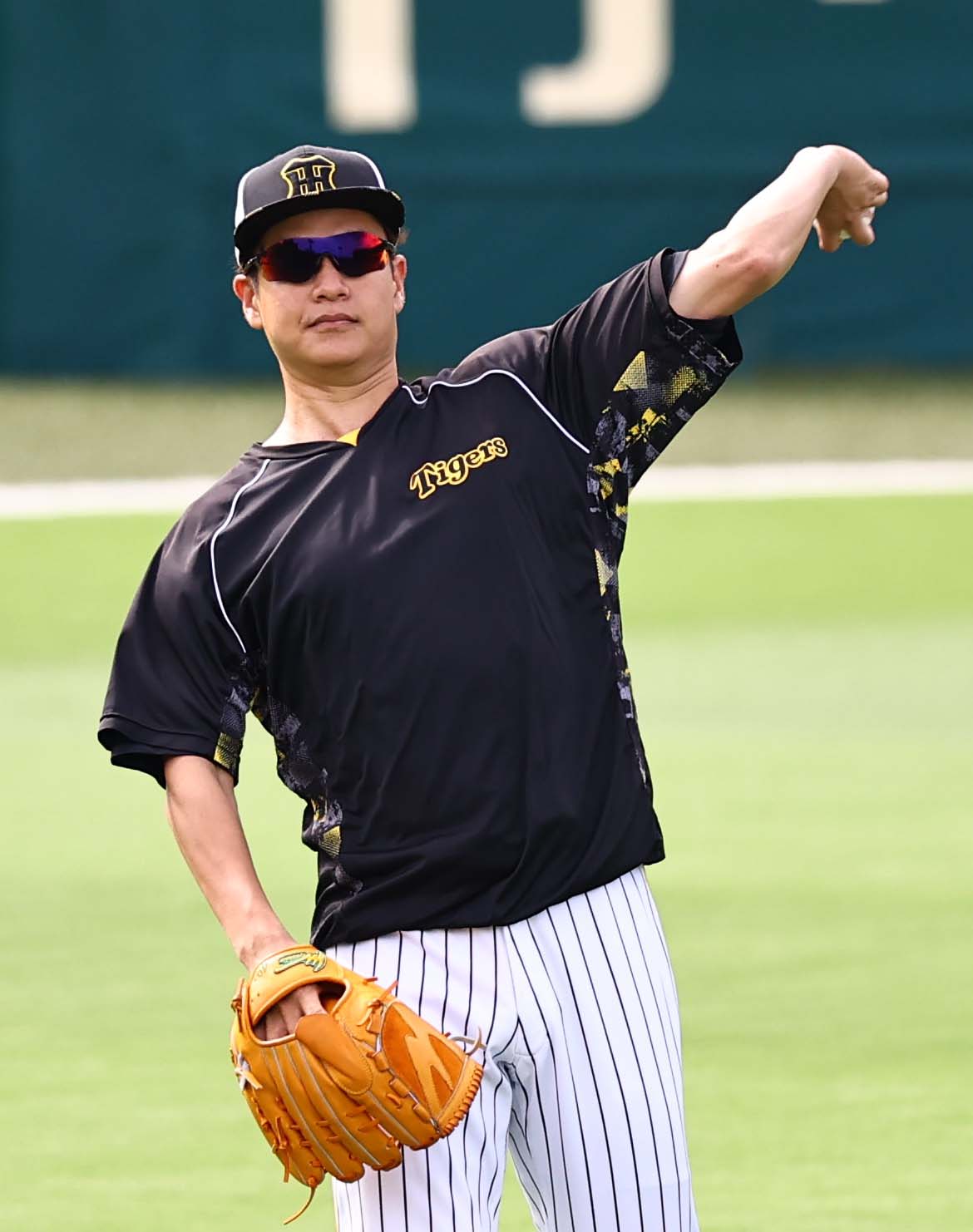 阪神対ヤクルト　キャッチボールで調整する大竹（撮影・上田博志）