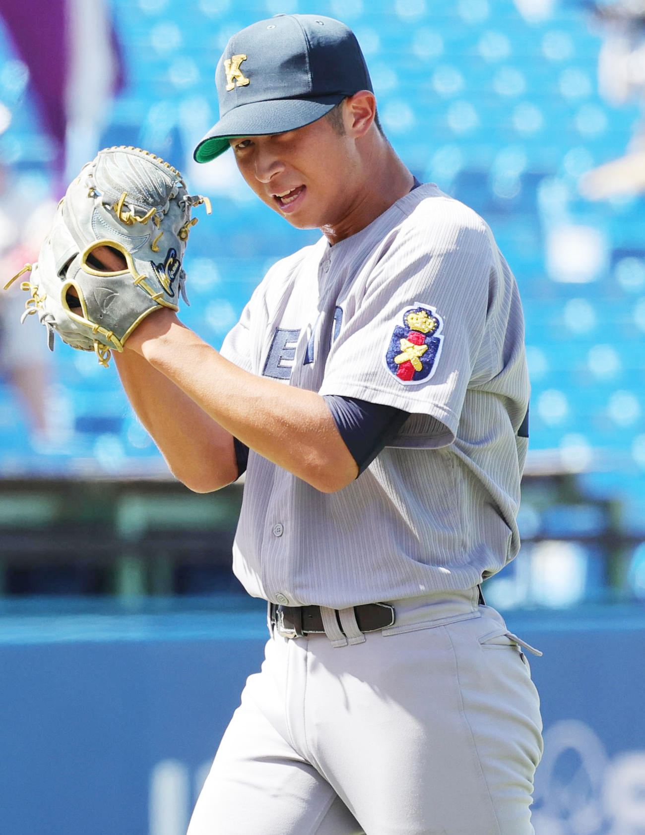 立大対慶大　9回表を抑え、勝利を喜ぶ慶大・前田（撮影・野上伸悟）