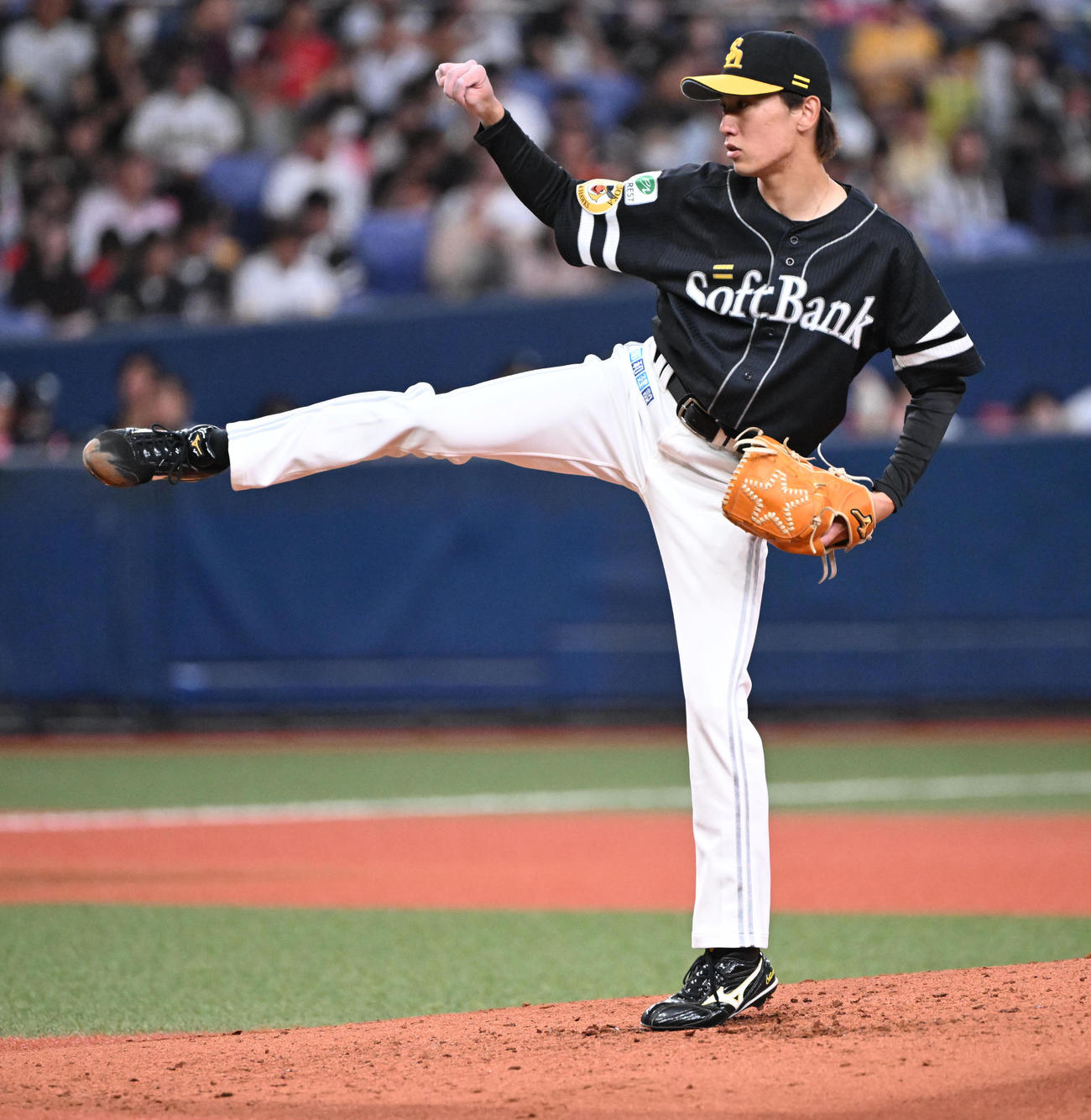 オリックス対ソフトバンク　力投するソフトバンク大津（撮影・和賀正仁）