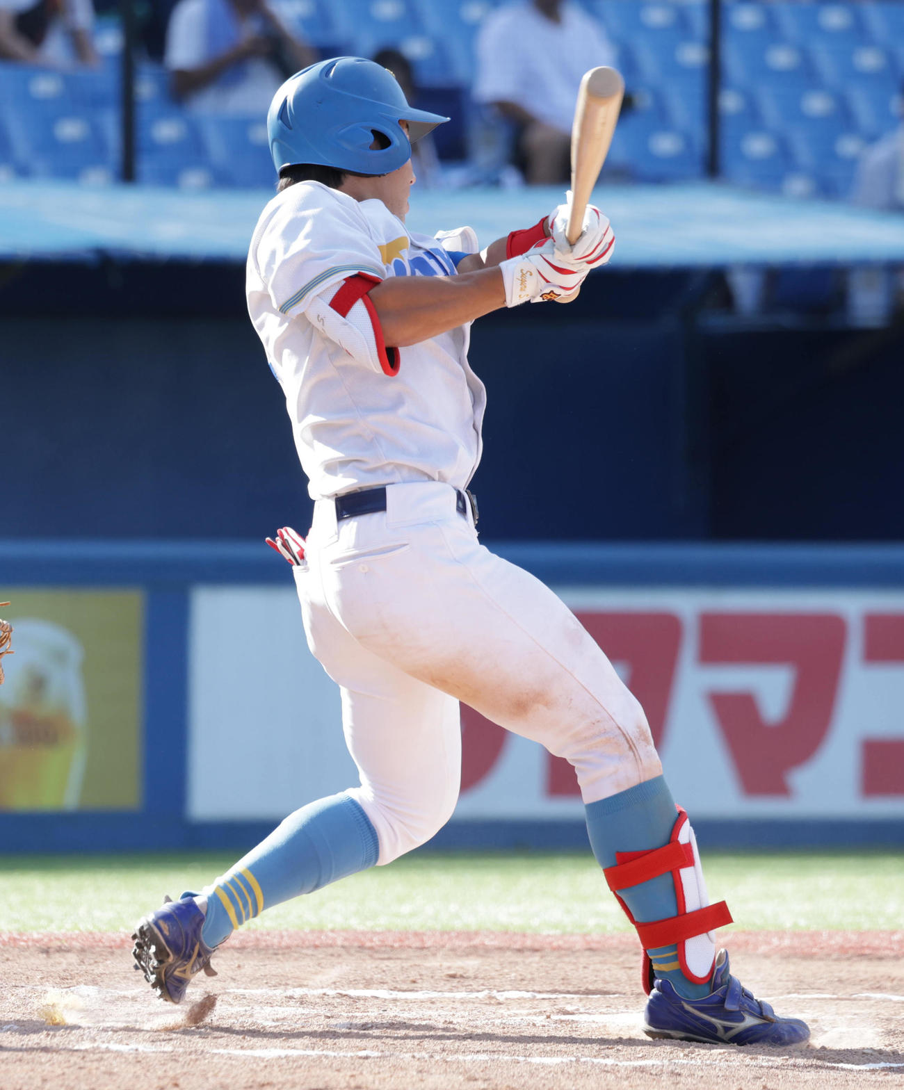 東大対早大　7回表東大無死、チーム初安打となる中前打を放つ酒井（撮影・野上伸悟）
