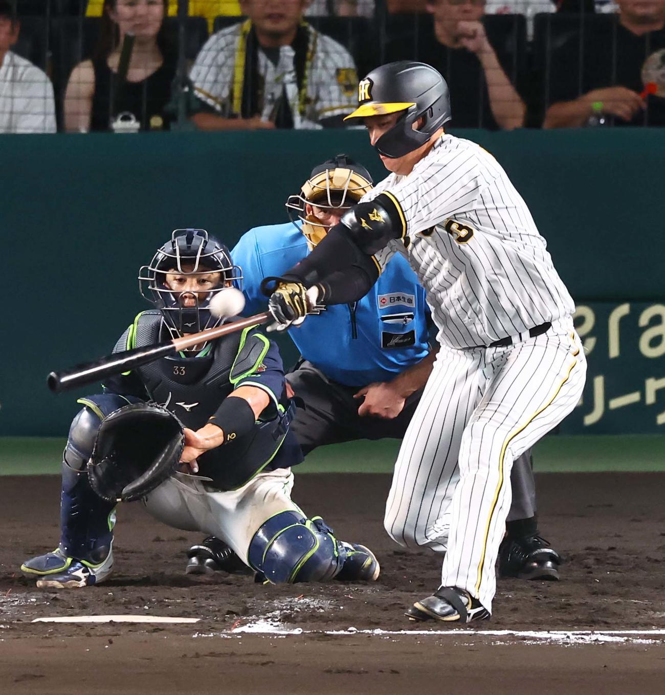 阪神対ヤクルト　7回裏阪神無死、大山は二塁打を放つ（撮影・上田博志）