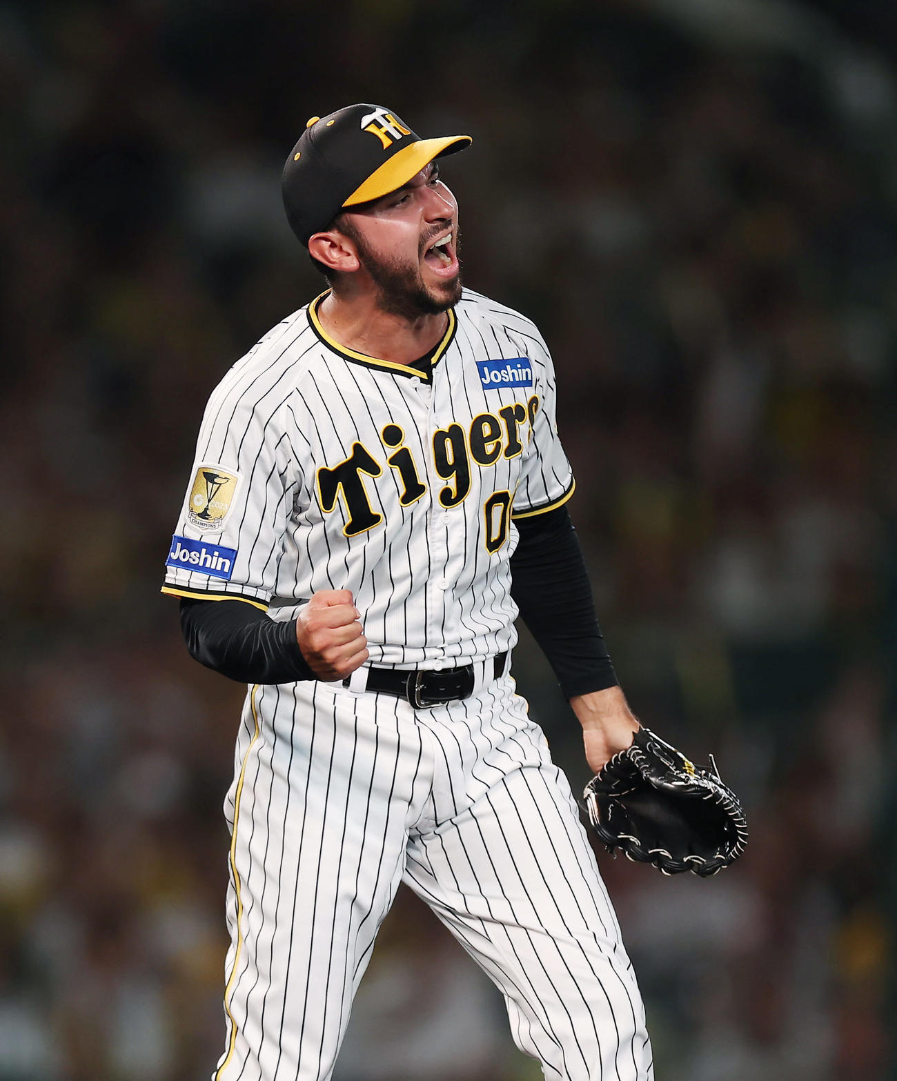 阪神対ヤクルト　9回表ヤクルト2死満塁、代打沢井を空振り三振に仕留め、ガッツポーズするゲラ（撮影・前田充）