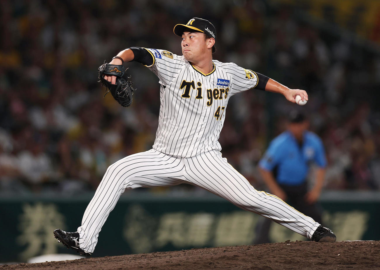 阪神対ヤクルト　力投する阪神3番手の桐敷（撮影・前田充）