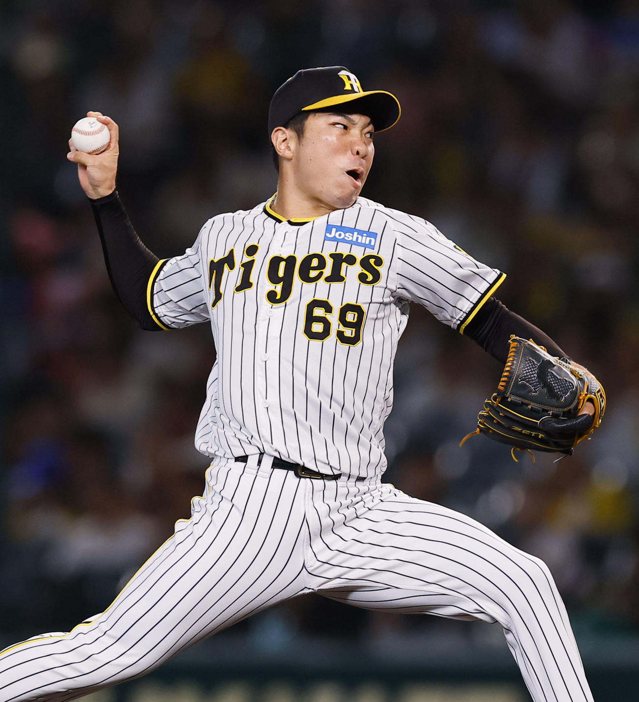 阪神対ヤクルト　7回、2番手で登板した阪神石井（撮影・藤尾明華）
