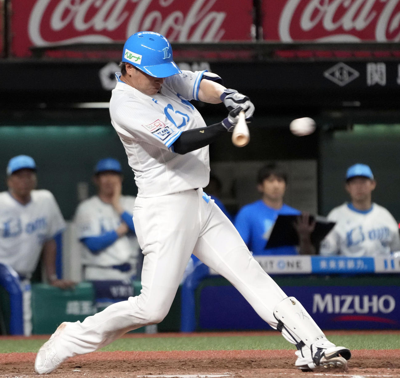 8回西武2死満塁、引退試合の最終打席で遊直に倒れた金子侑（共同）