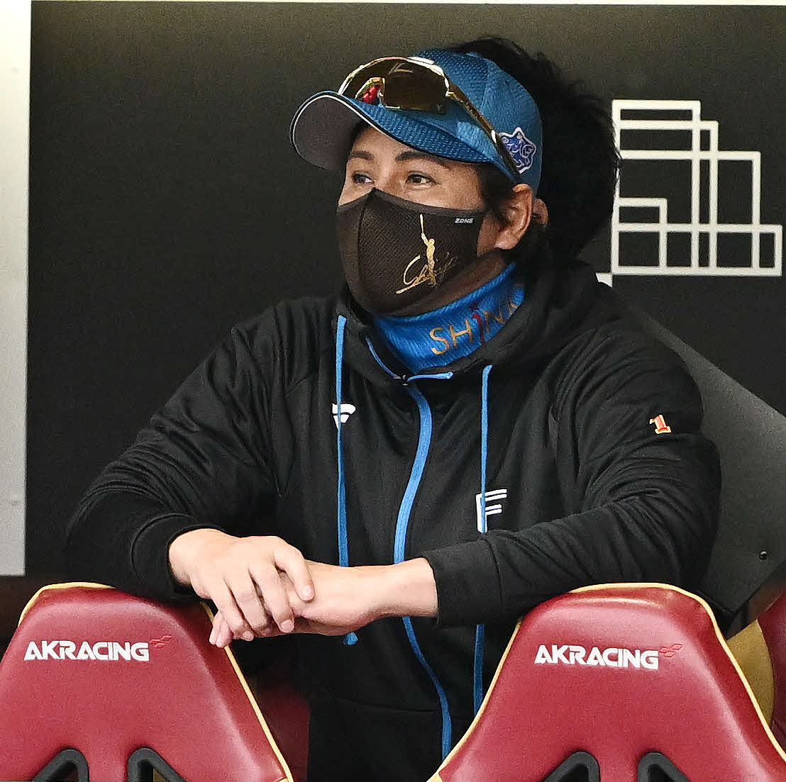 楽天対日本ハム　7回裏、ベンチで浮かない表情の日本ハム新庄監督（撮影・滝沢徹郎）