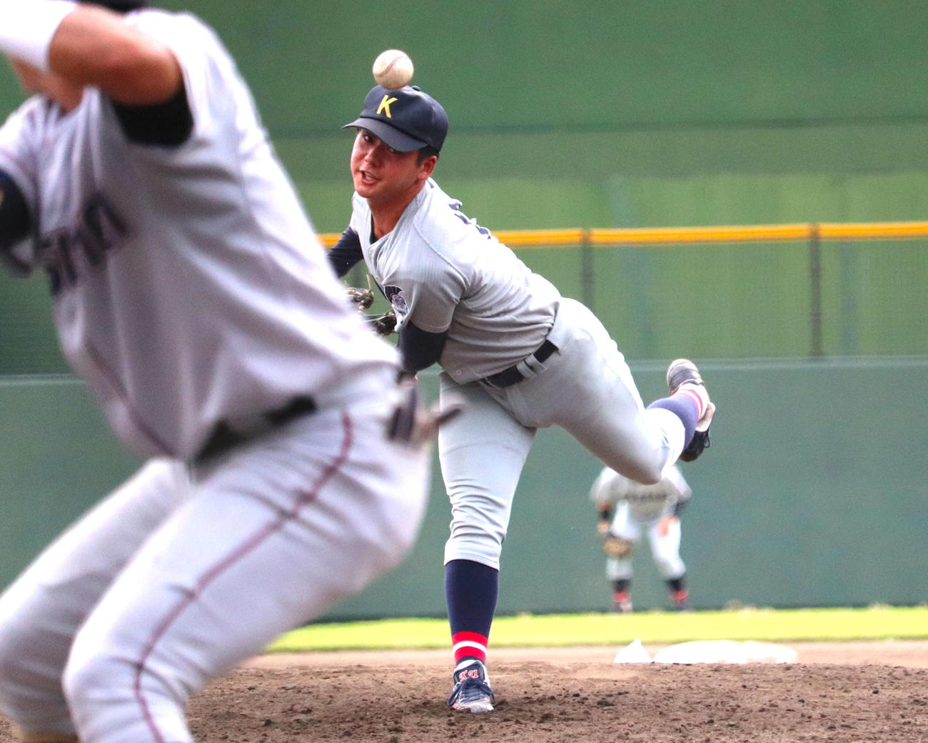 立命大との3回戦　秋季リーグでは初連投した、関大・金丸（撮影・中島麗）