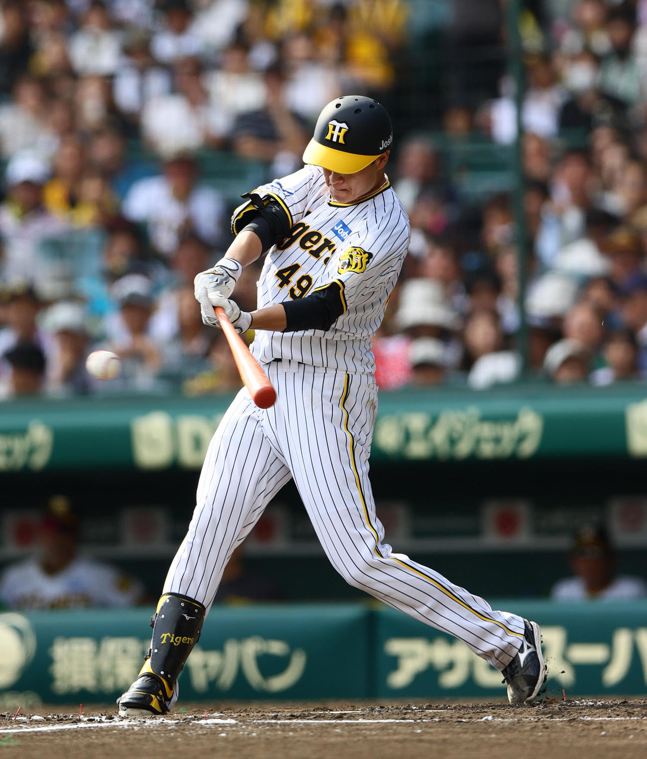 阪神対ヤクルト　3回裏阪神無死、大竹は左前打を放つ（撮影・上山淳一）
