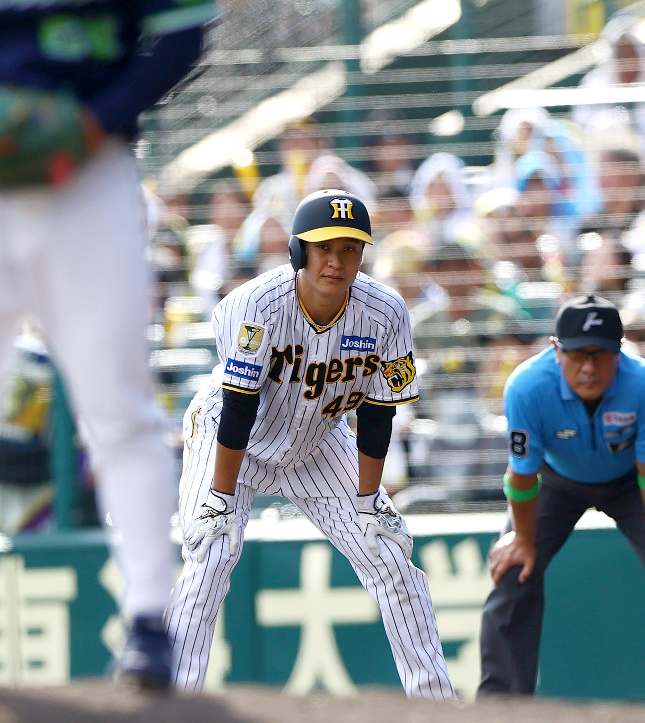 阪神対ヤクルト　3回裏阪神無死、大竹は左前打を放つ（撮影・上山淳一）