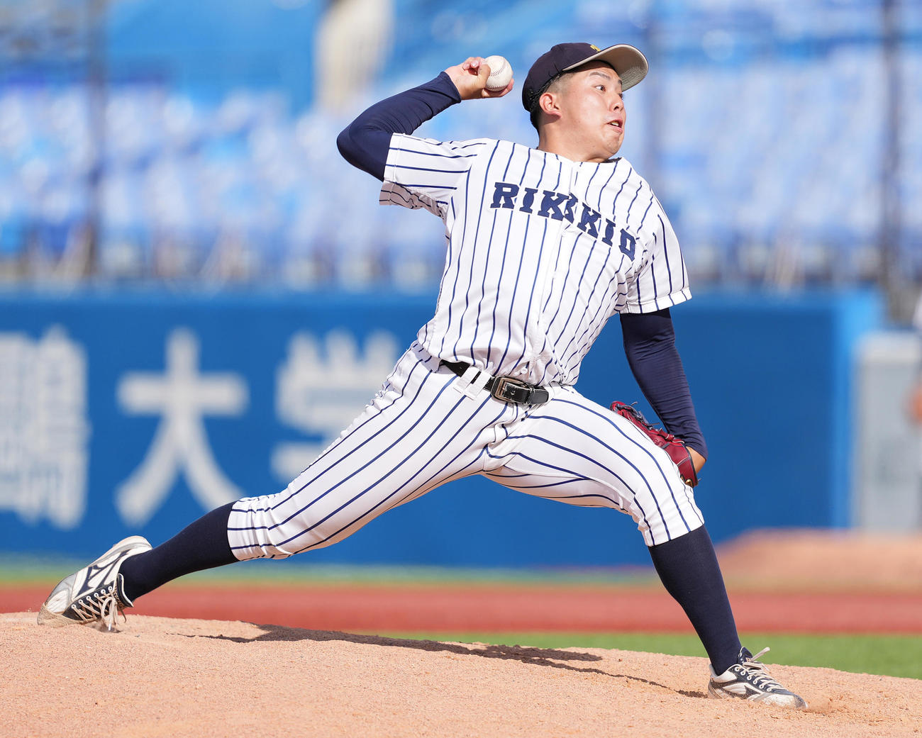 慶大対立大　9回表から2番手で登板した立大・吉野（撮影・鈴木みどり）