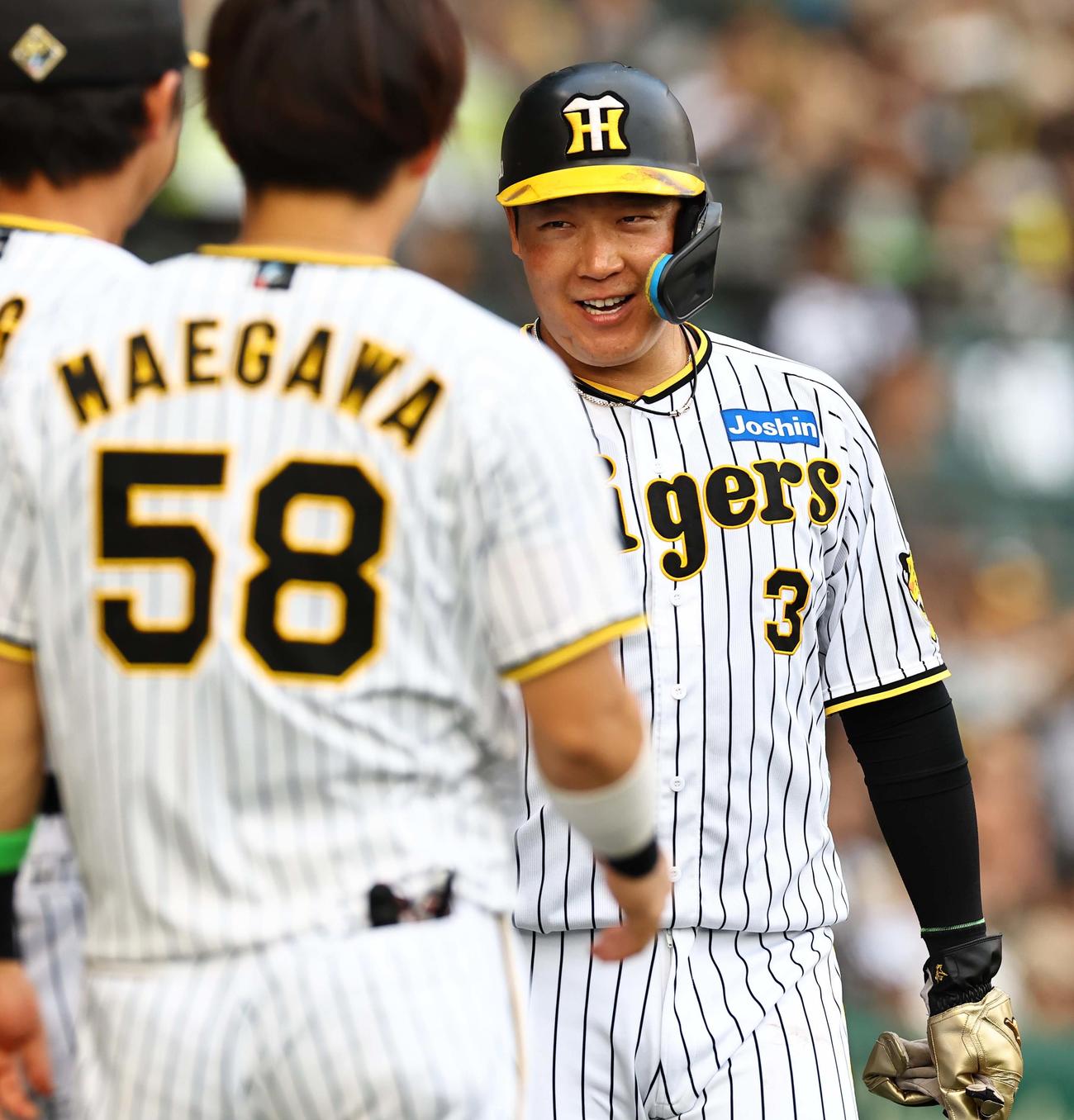 阪神対ヤクルト　6回裏阪神2死満塁、木沢の暴投で生還する大山（撮影・上田博志）