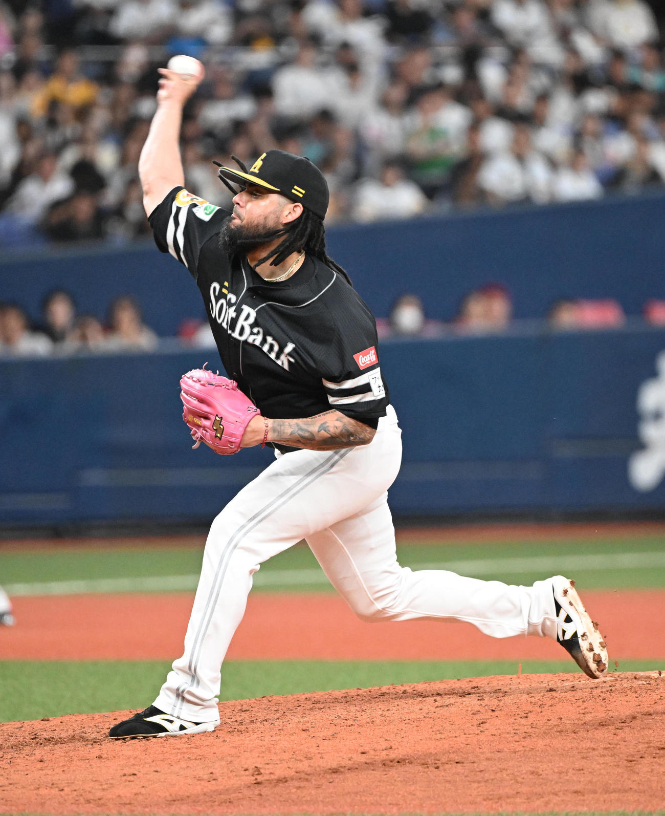 オリックス対ソフトバンク　8回に登板するソフトバンク・オスナ（撮影・和賀正仁）