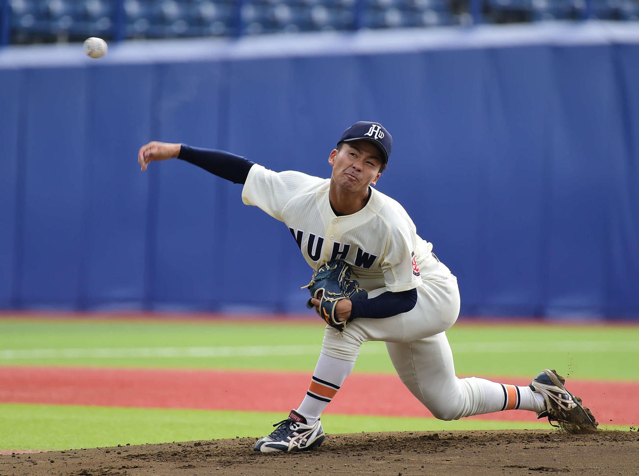 山梨学院大対新潟医療福祉大　7回1失点と力投した新潟医療福祉大の先発・飯浜
