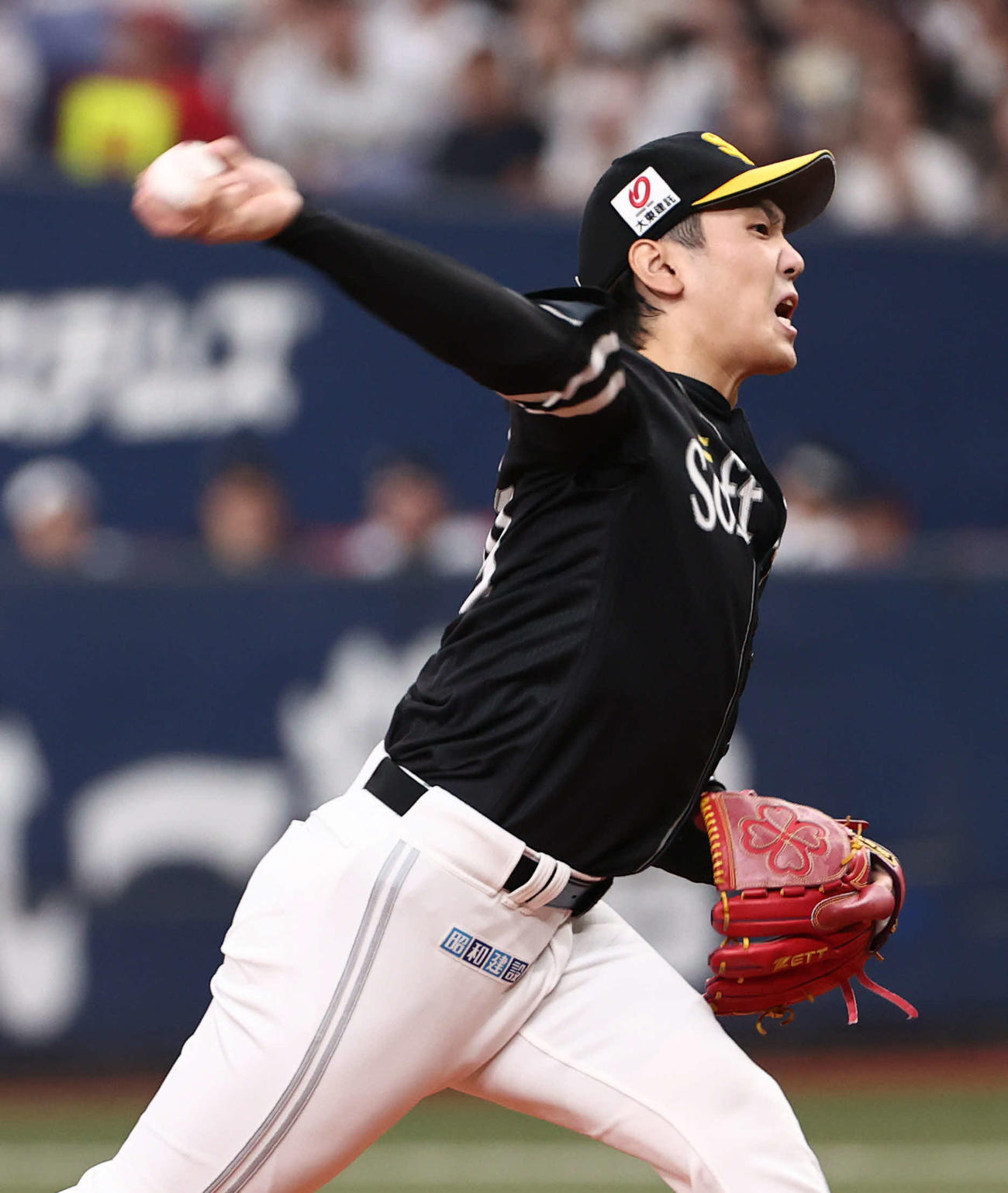 オリックス対ソフトバンク　力投するソフトバンク先発の石川（撮影・西尾就之）