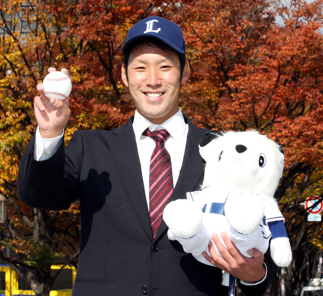 西武と仮契約を終え笑顔を見せる増田（2012年11月21日撮影）