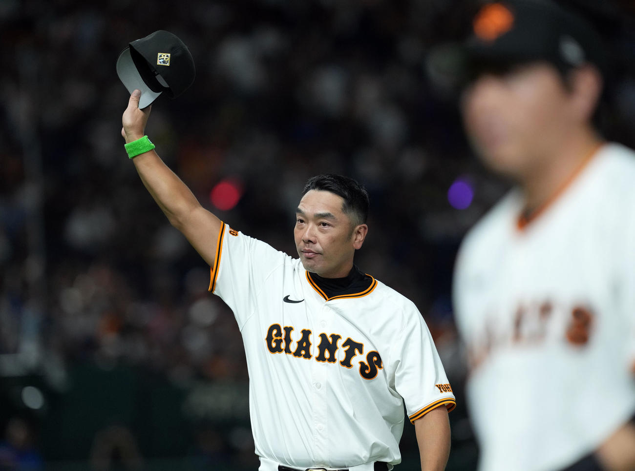 巨人対中日　中日に勝利しファンの声援に応える巨人阿部監督（撮影・たえ見朱実）