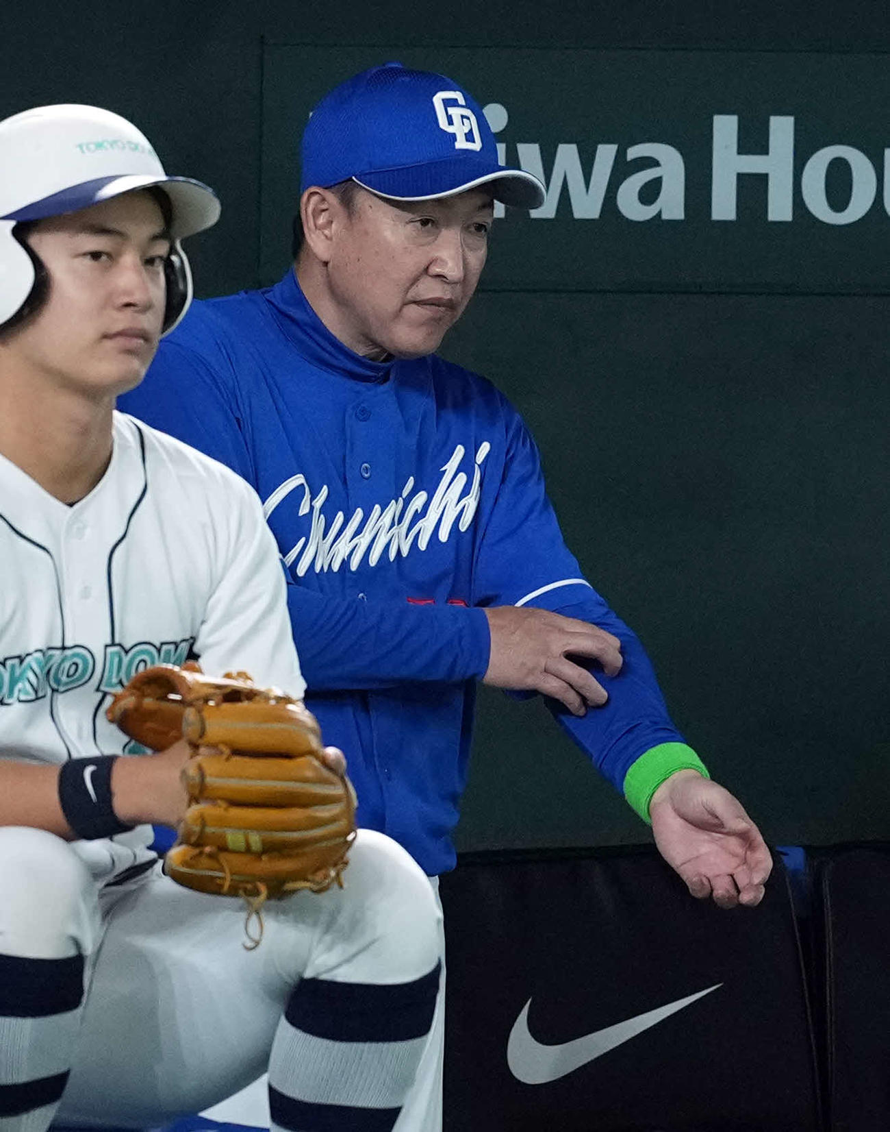 巨人対中日　ランナーを出すものの得点につながらず、厳しい表情の中日立浪監督（撮影・たえ見朱実）