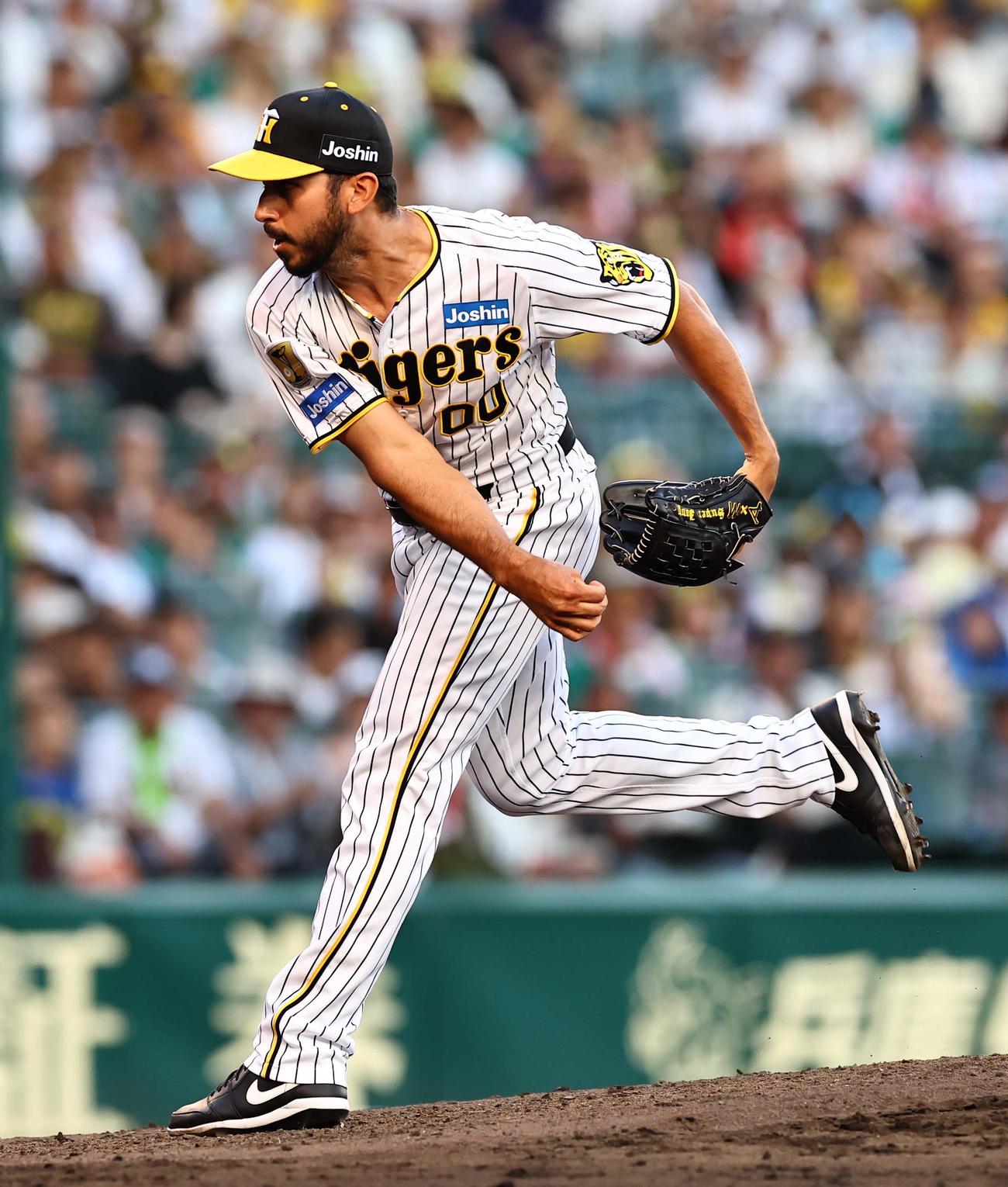 阪神対ヤクルト　8回表を3人で仕留めた阪神ゲラ（撮影・上田博志）