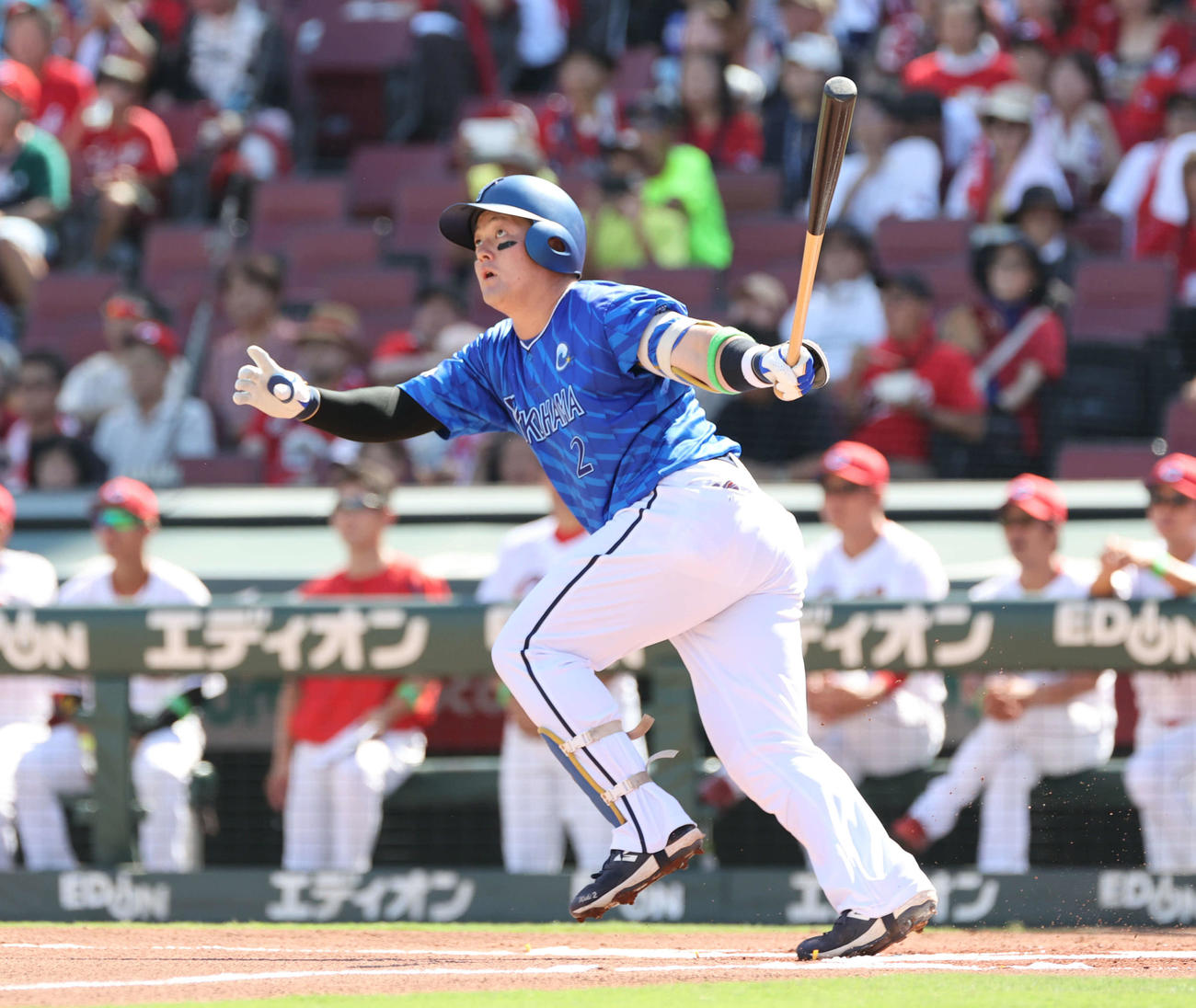 広島対DeNA 1回表DeNA1死、牧は先制左越え本塁打を放つ（撮影・加藤孝規）