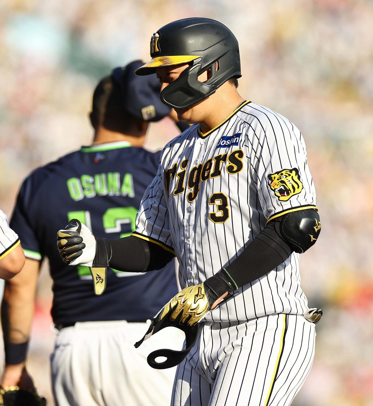 阪神対ヤクルト　6回裏阪神無死一塁、大山は中前打を放つ（撮影・上田博志）