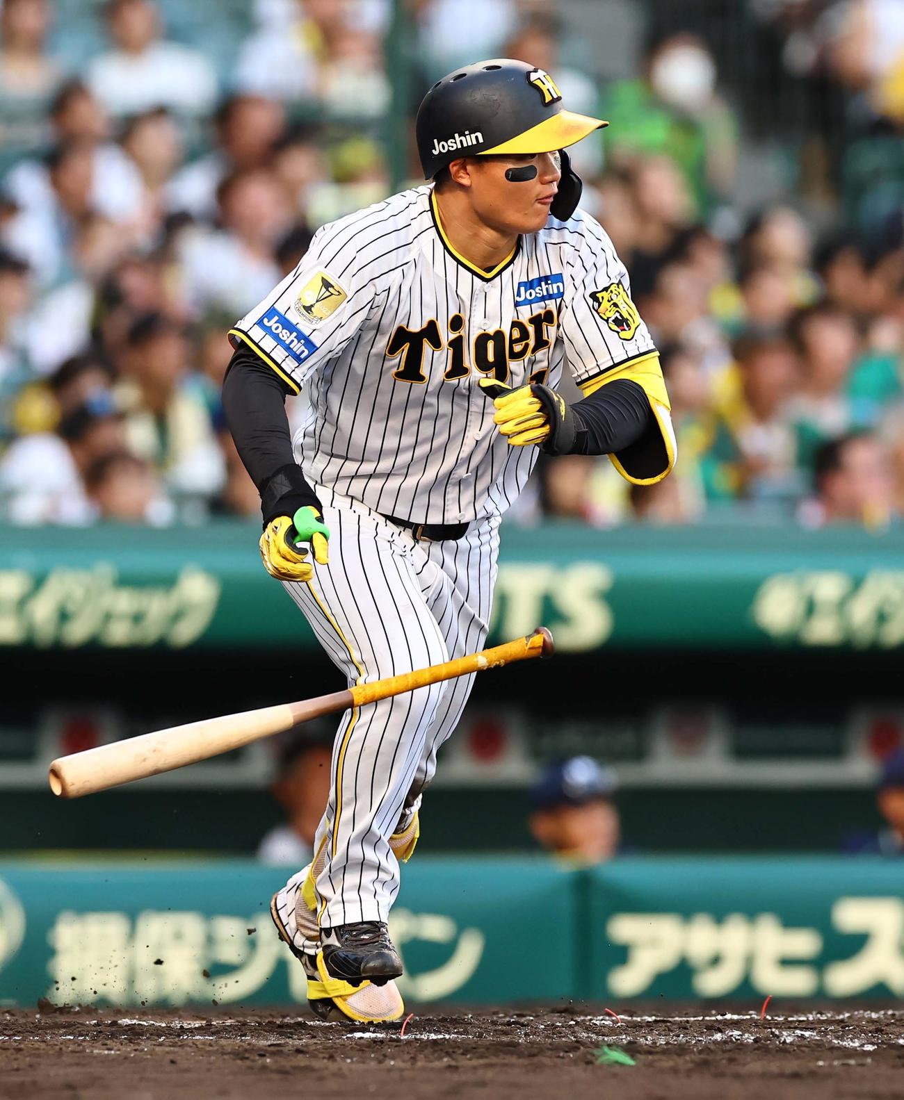 阪神対ヤクルト　7回裏阪神1死二塁、森下は中前に適時打を放つ（撮影・上田博志）
