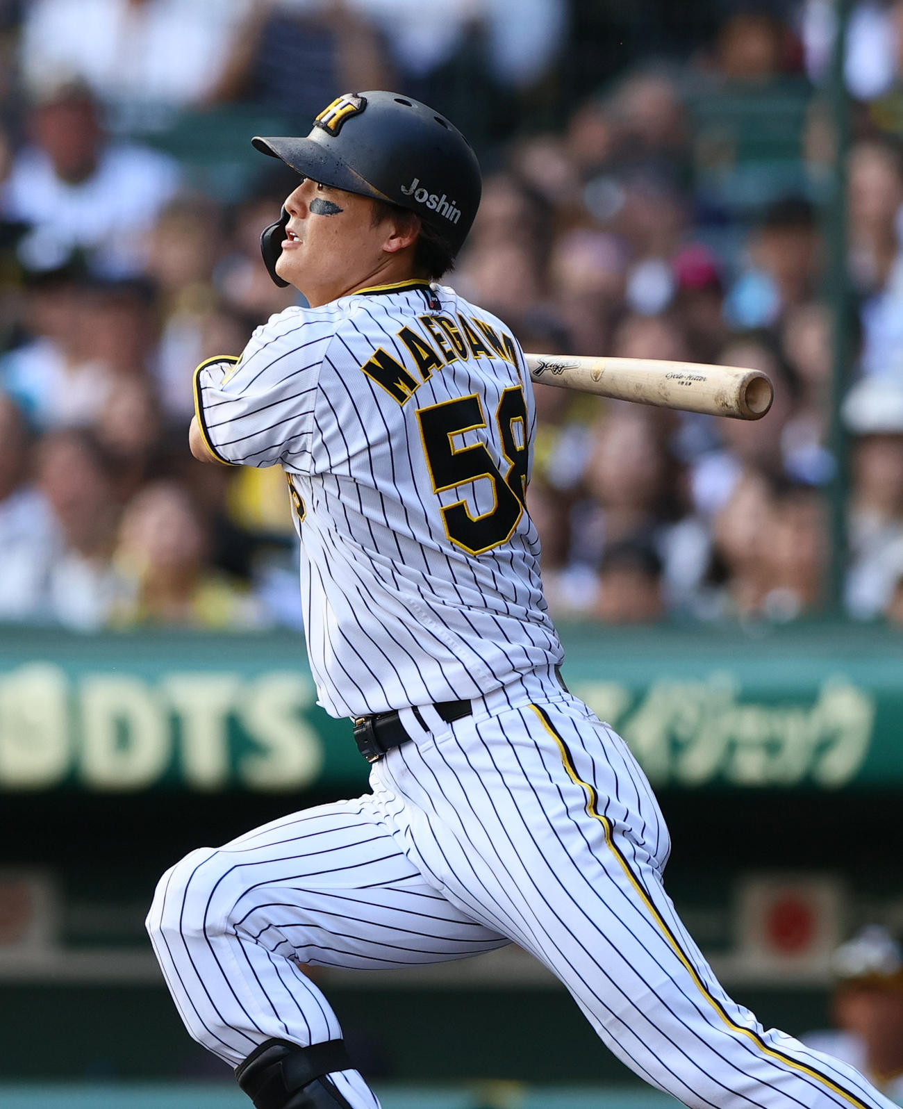 阪神対ヤクルト　6回裏阪神無死満塁、前川は先制中犠飛を放つ（撮影・上山淳一）