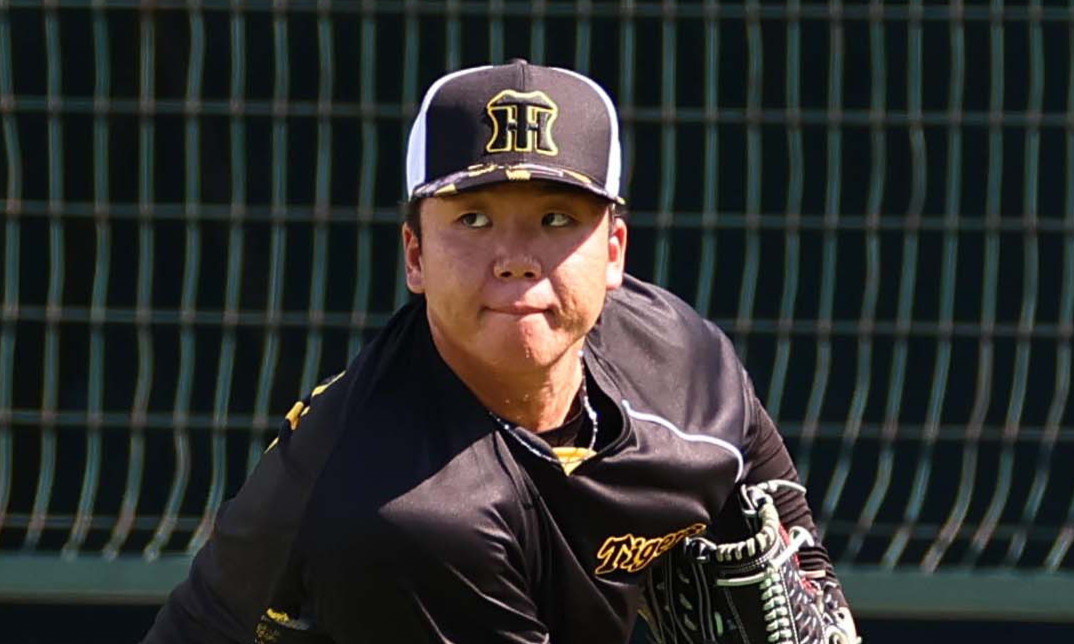 キャッチボールをする村上（撮影・上田博志）